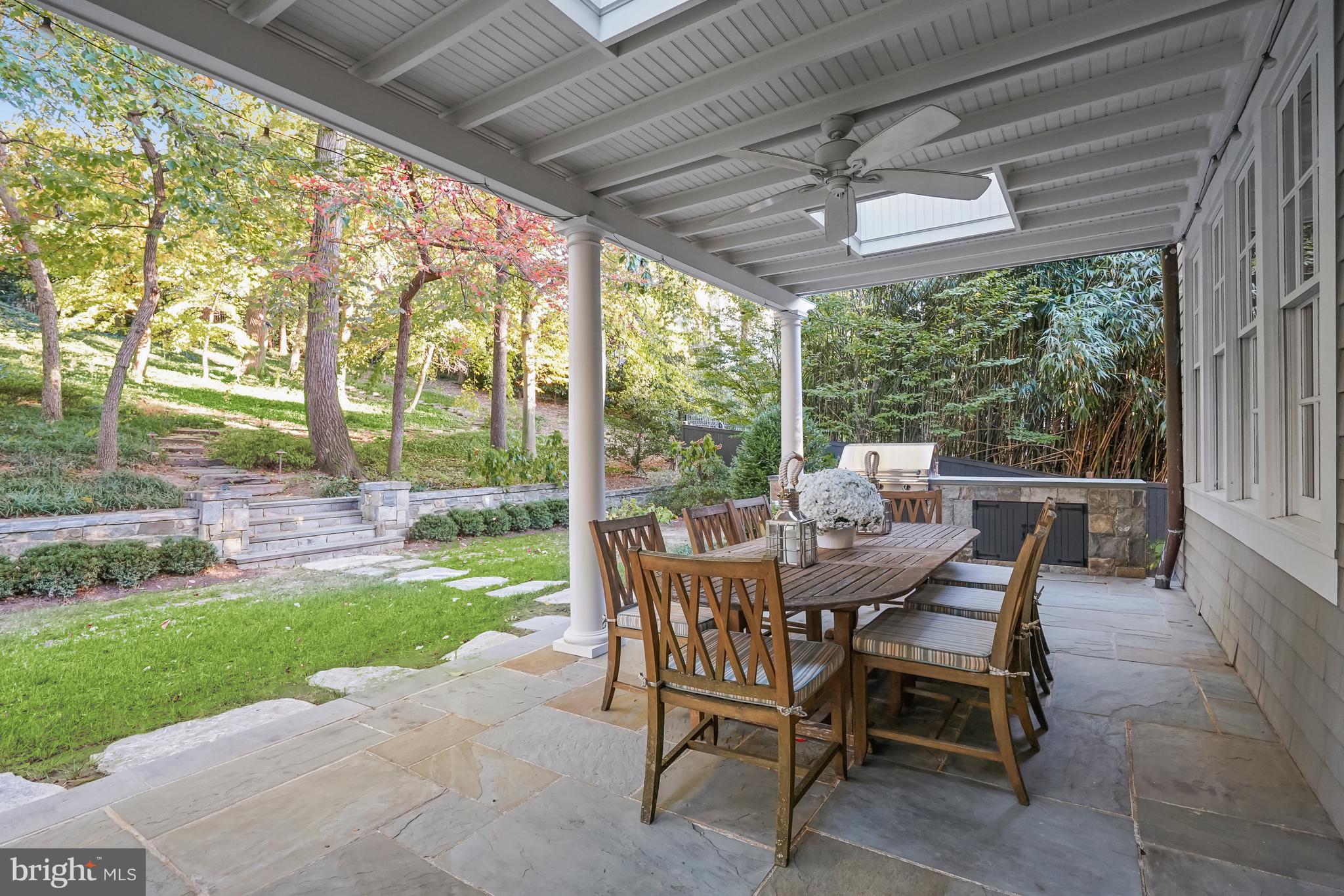 3033 UNIVERSITY TERRACE NW