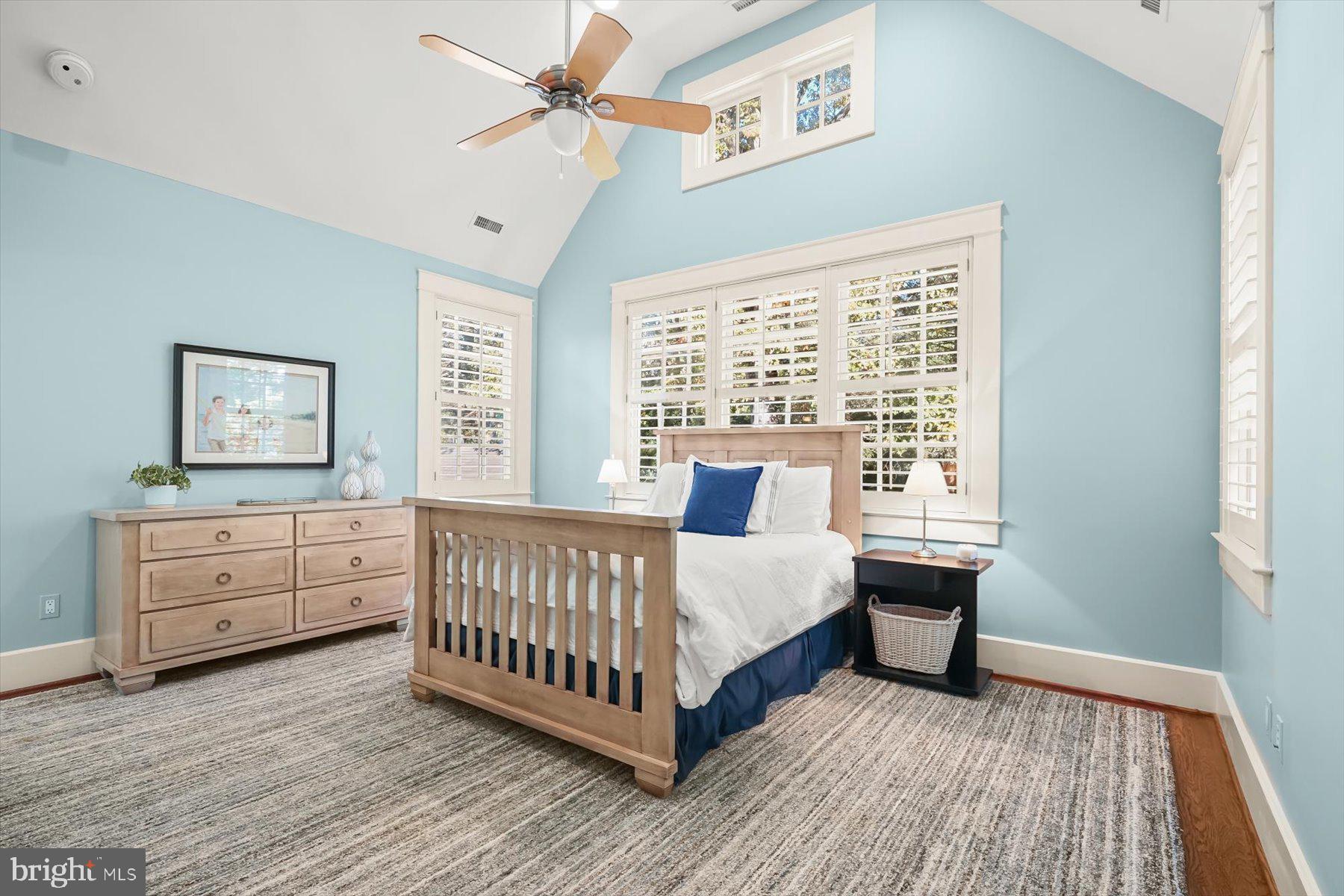 3033 UNIVERSITY TERRACE NW