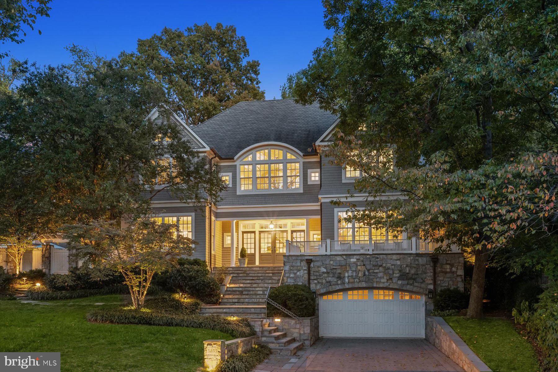 3033 UNIVERSITY TERRACE NW