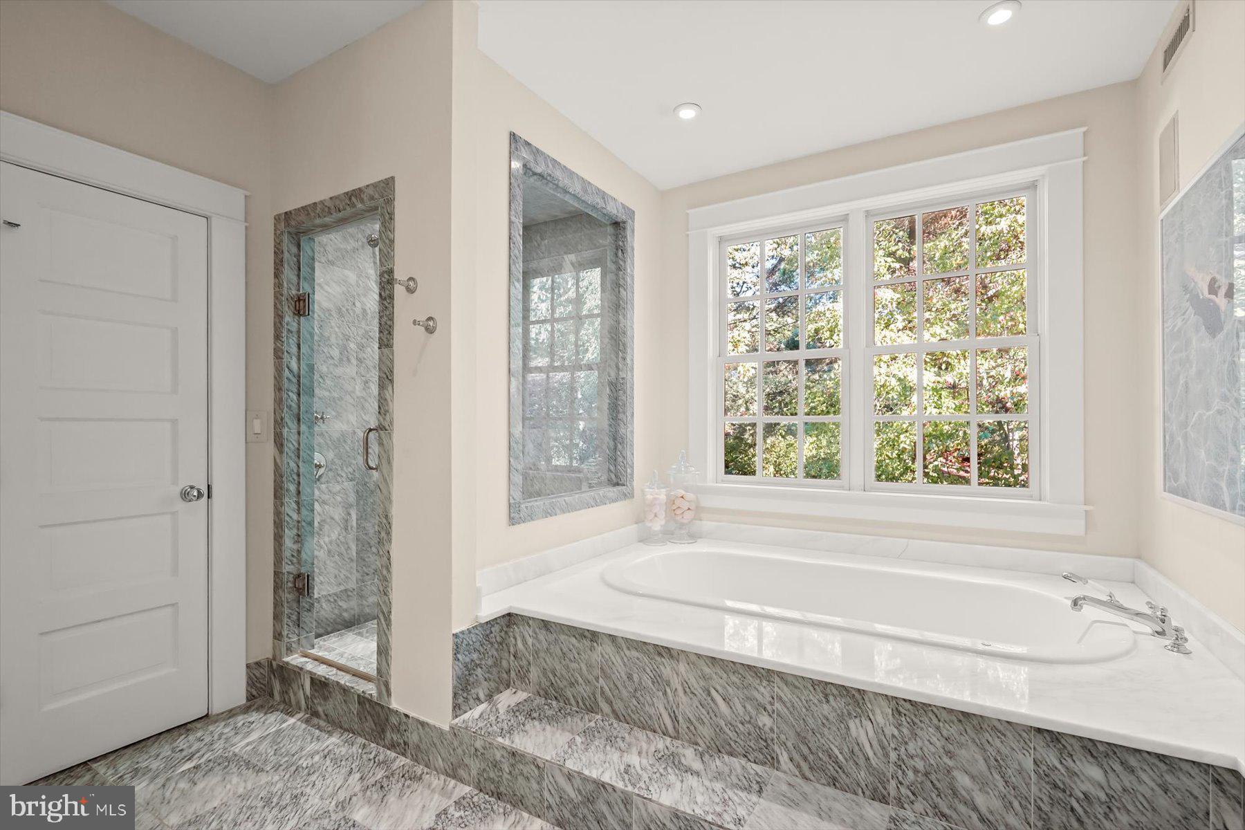 3033 UNIVERSITY TERRACE NW