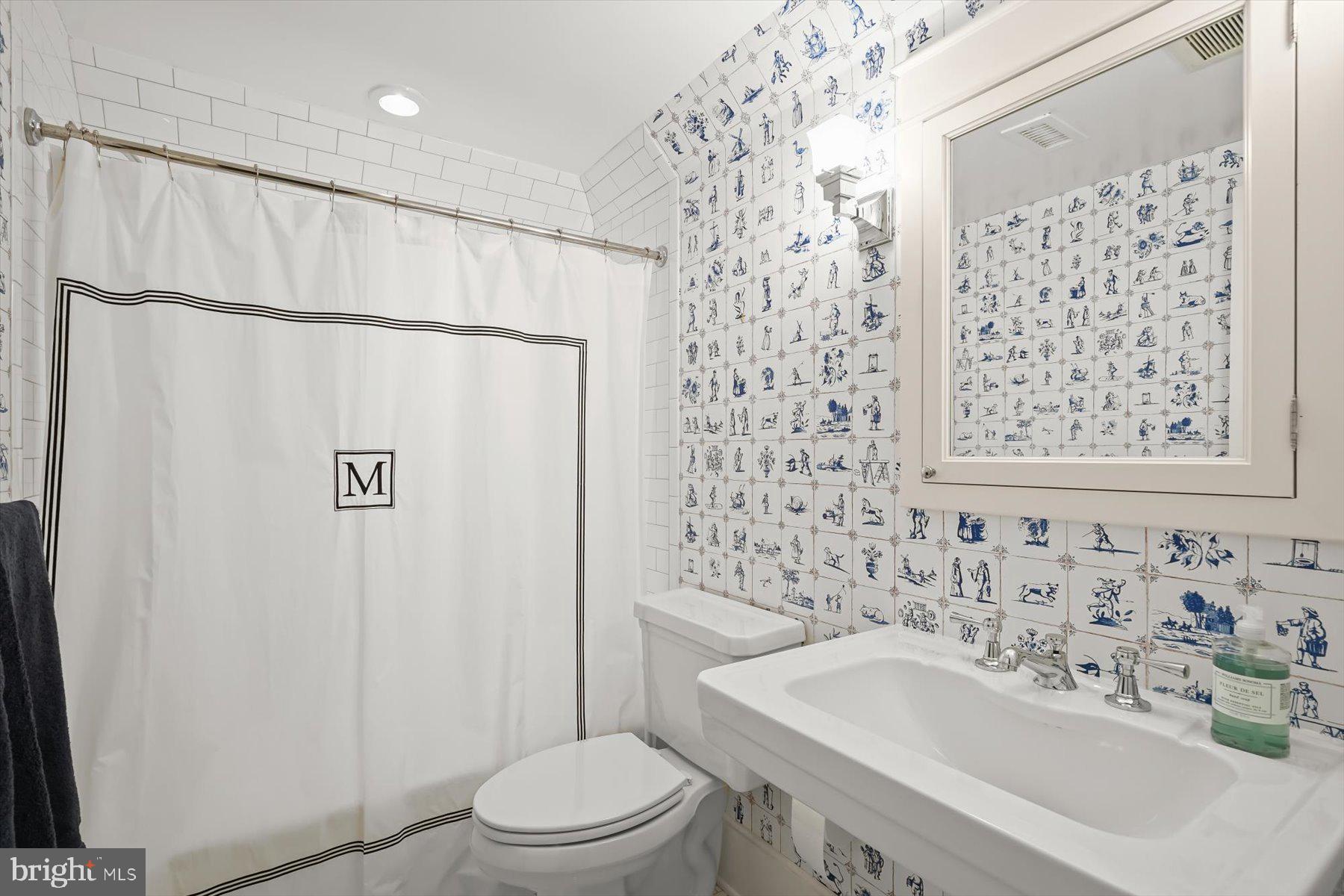 3033 UNIVERSITY TERRACE NW