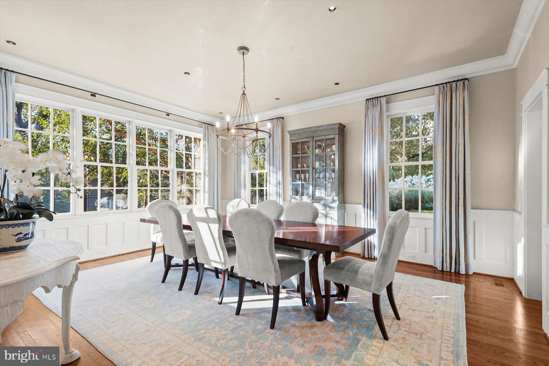 3033 UNIVERSITY TERRACE NW