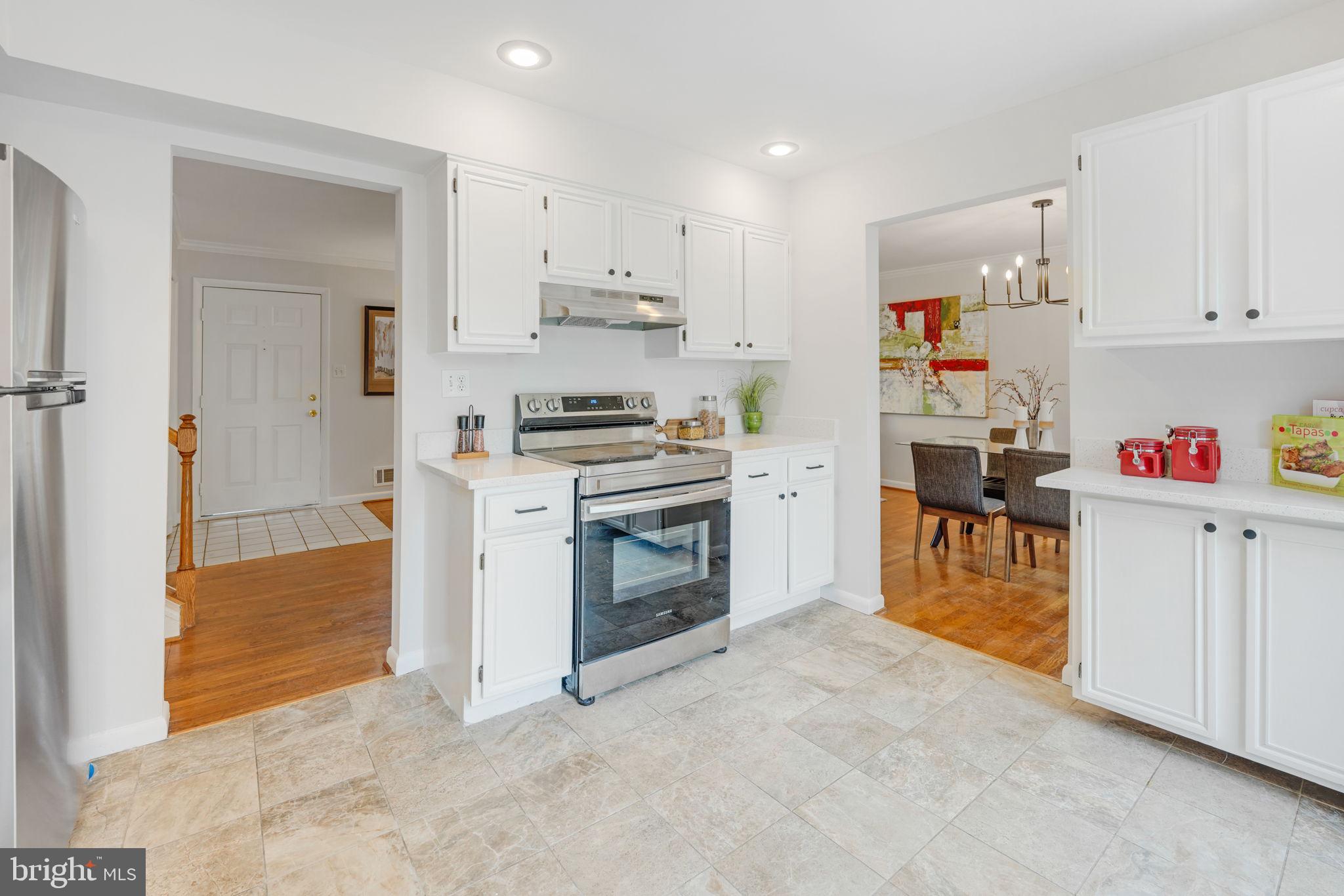 9705 Nassau LANE