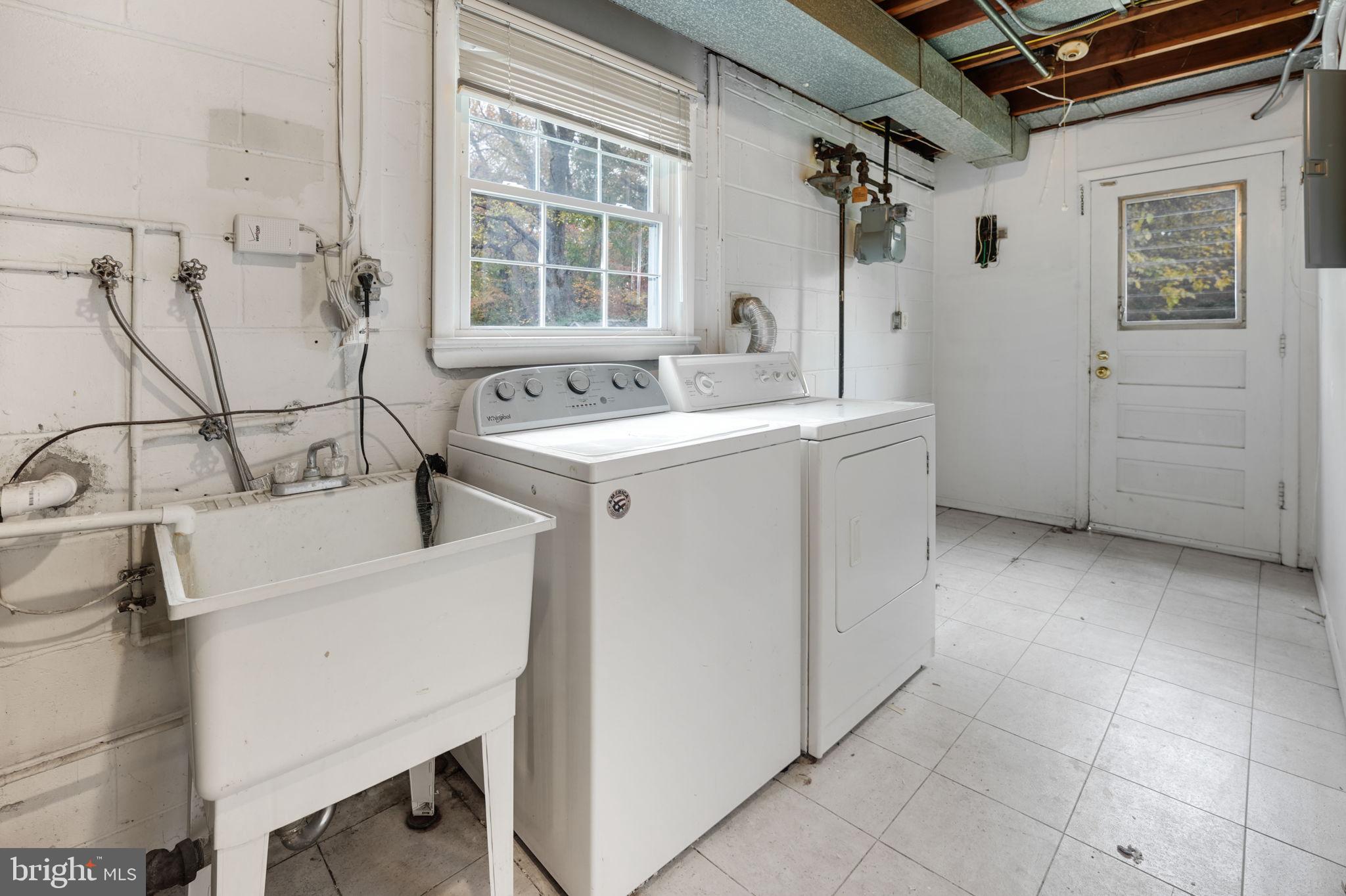 9705 Nassau LANE