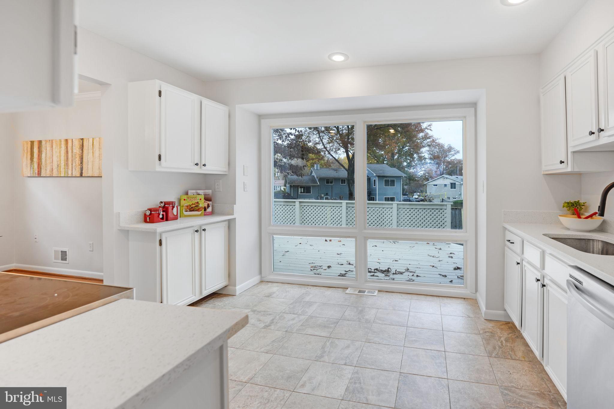 9705 Nassau LANE