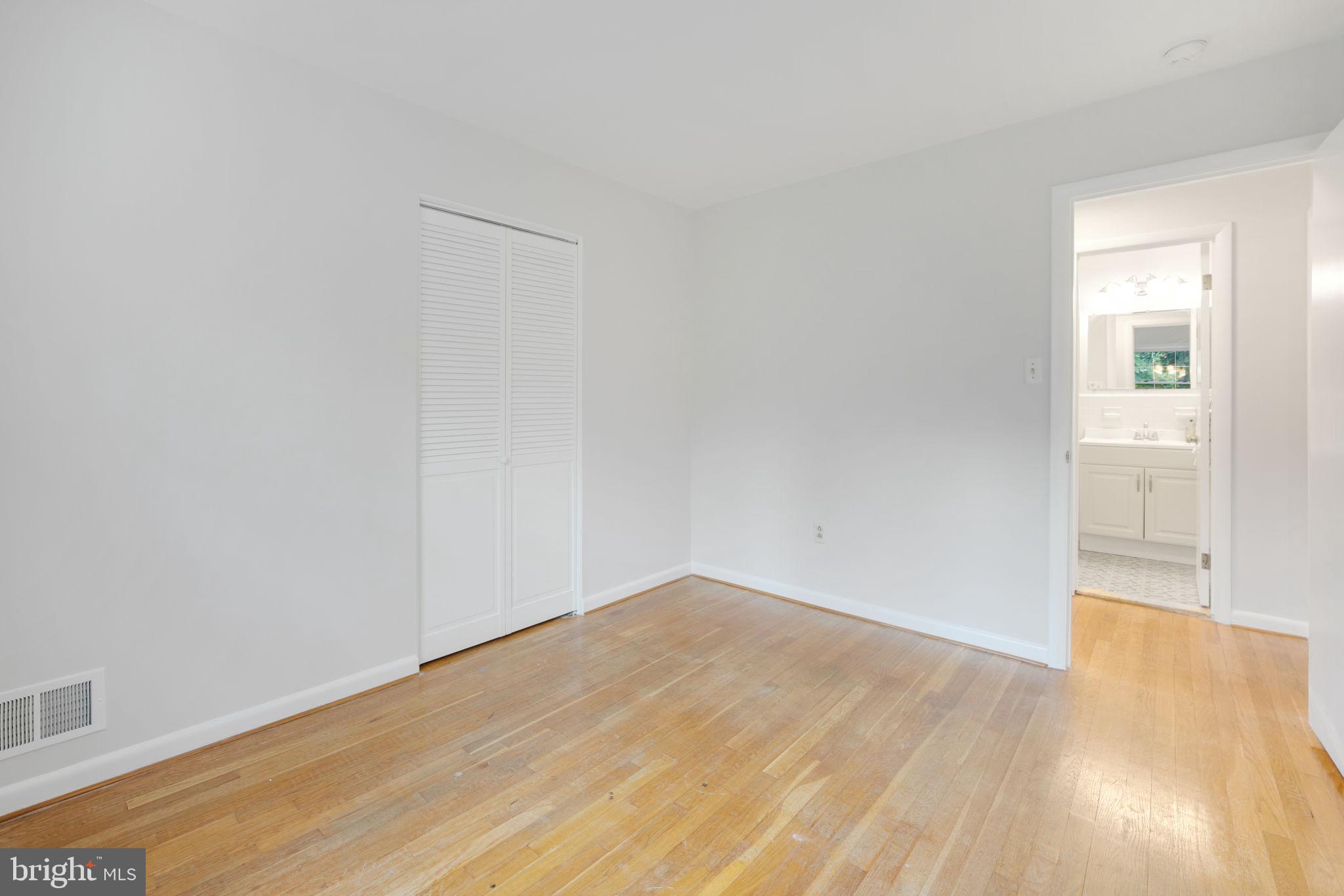9705 Nassau LANE
