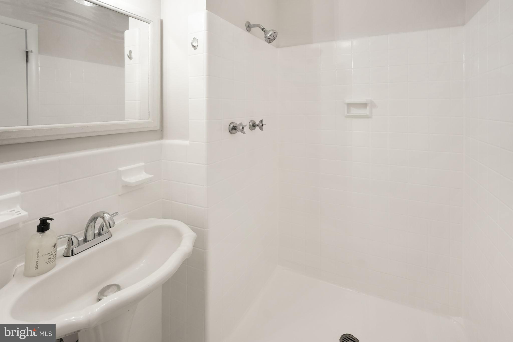 9705 Nassau LANE