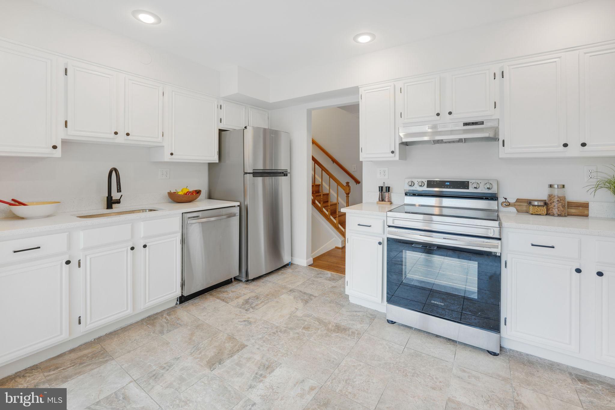 9705 Nassau LANE