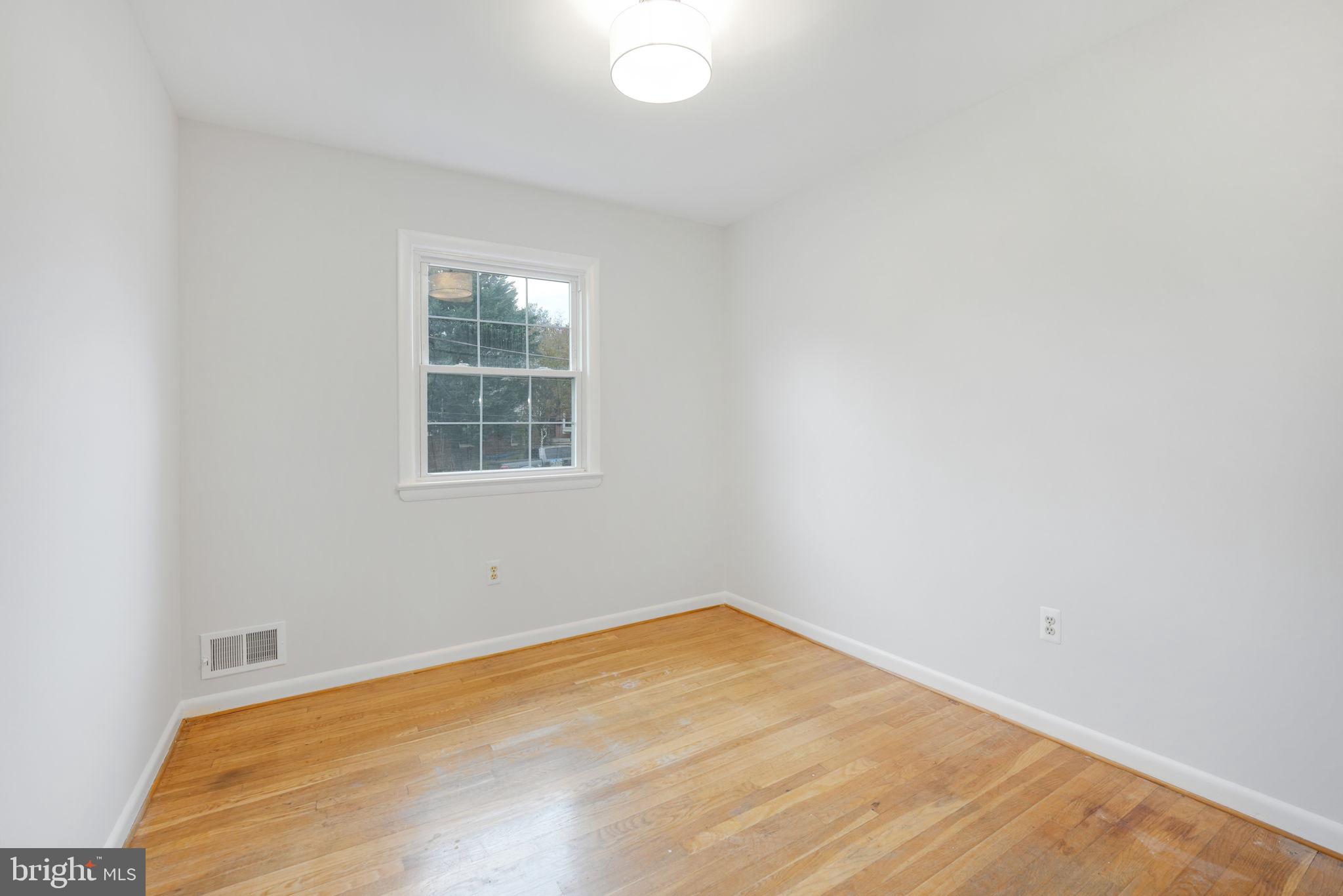 9705 Nassau LANE