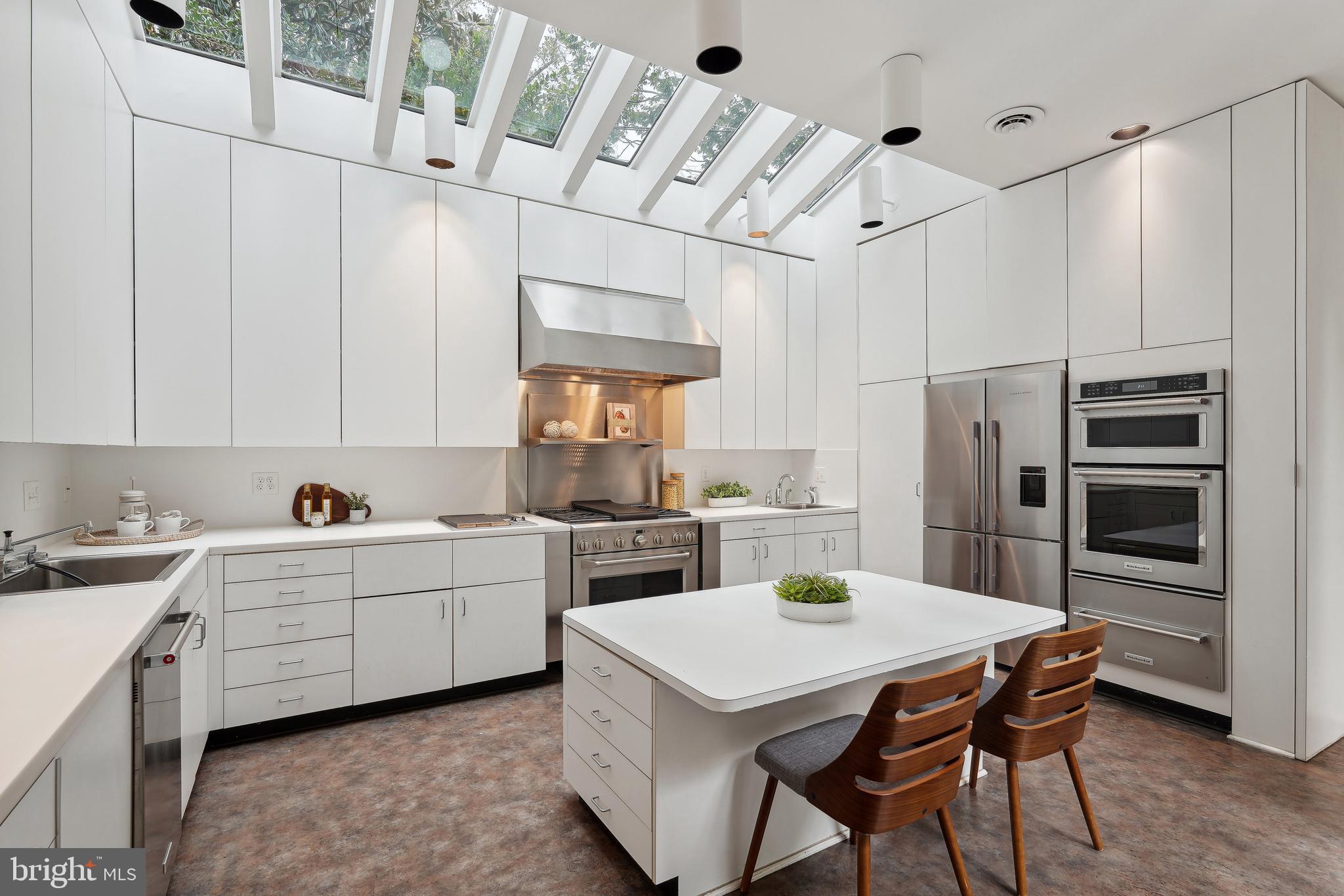 17 W Irving STREET