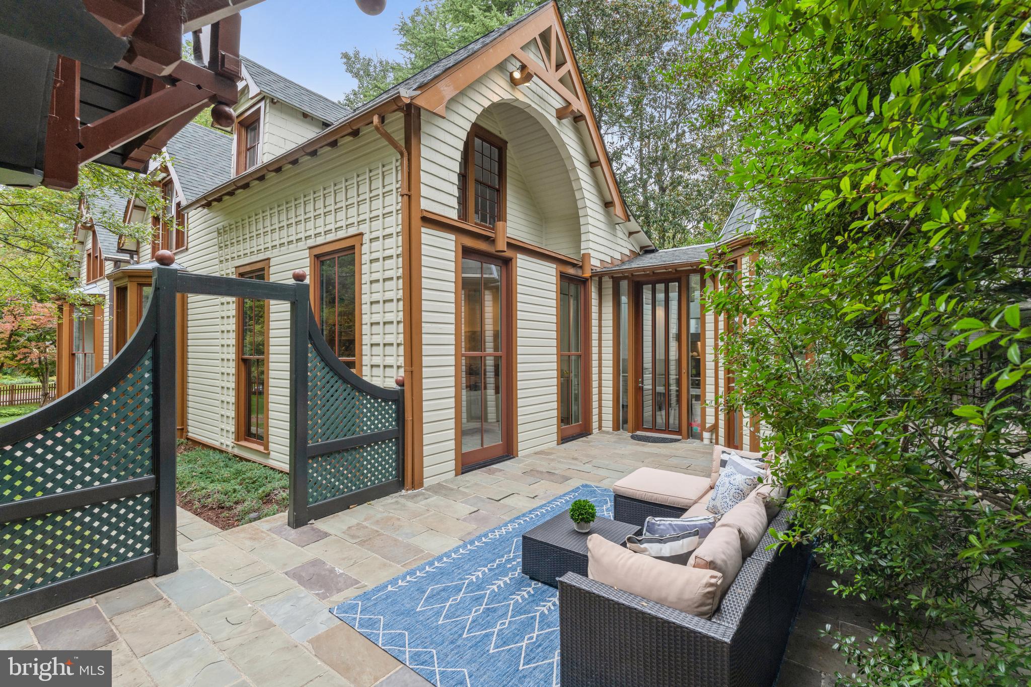17 W Irving STREET