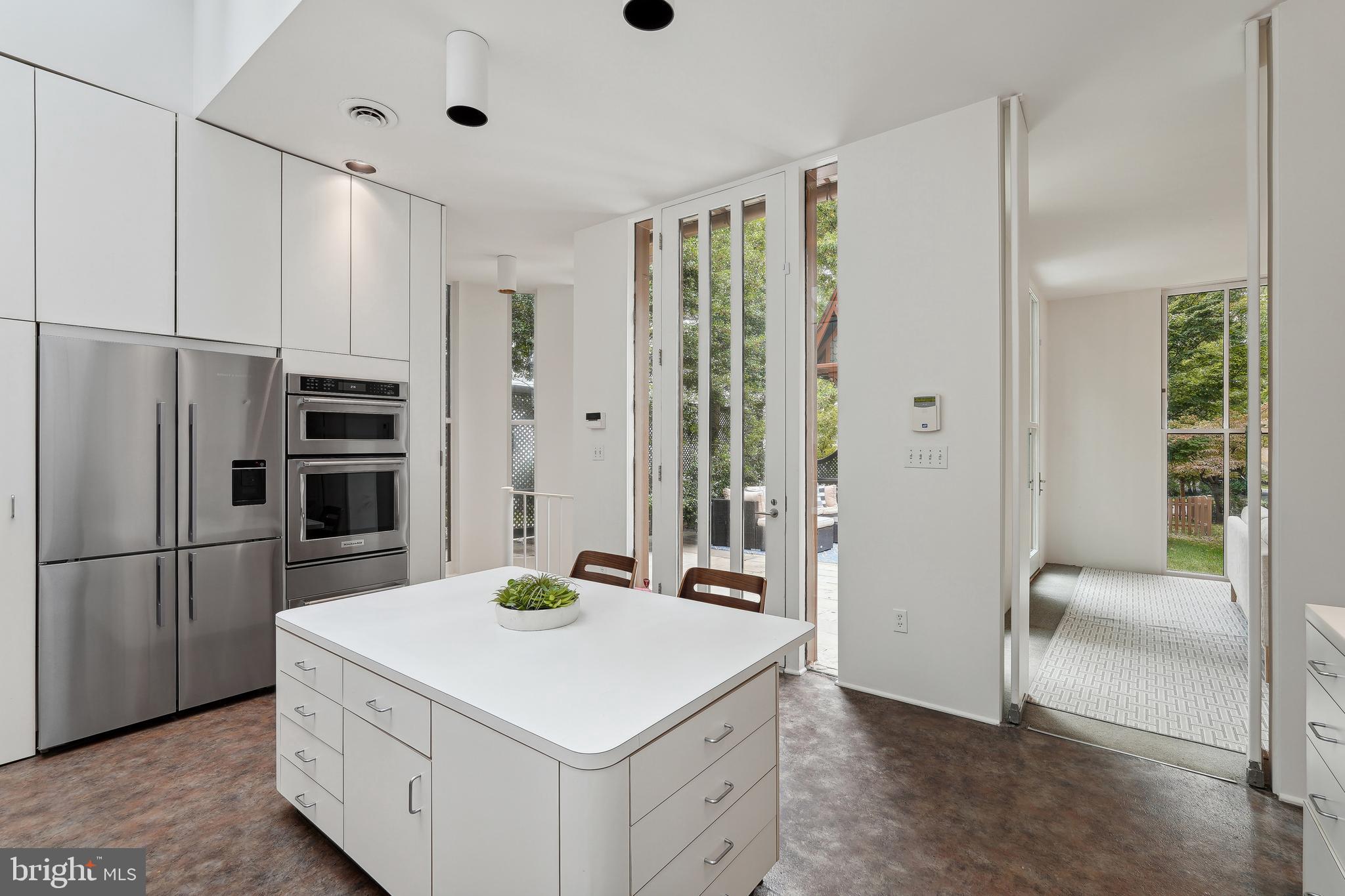 17 W Irving STREET