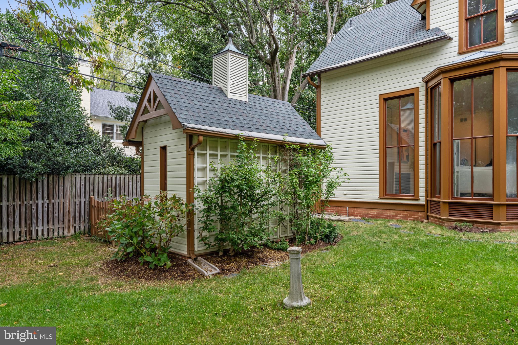 17 W Irving STREET