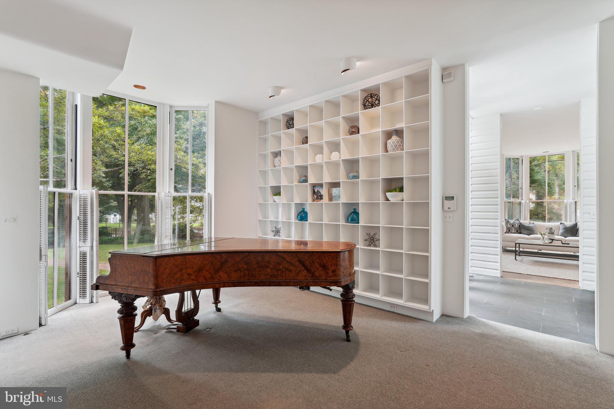 17 W Irving STREET