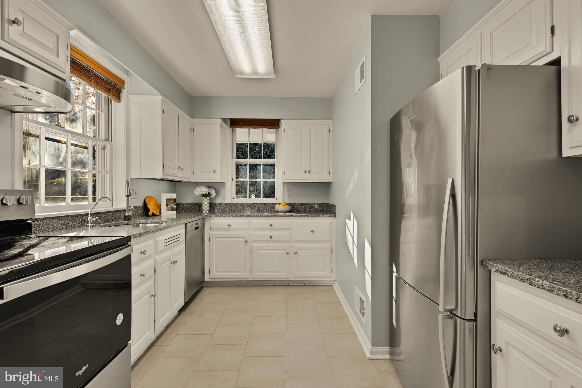 4939 CRESCENT STREET C18