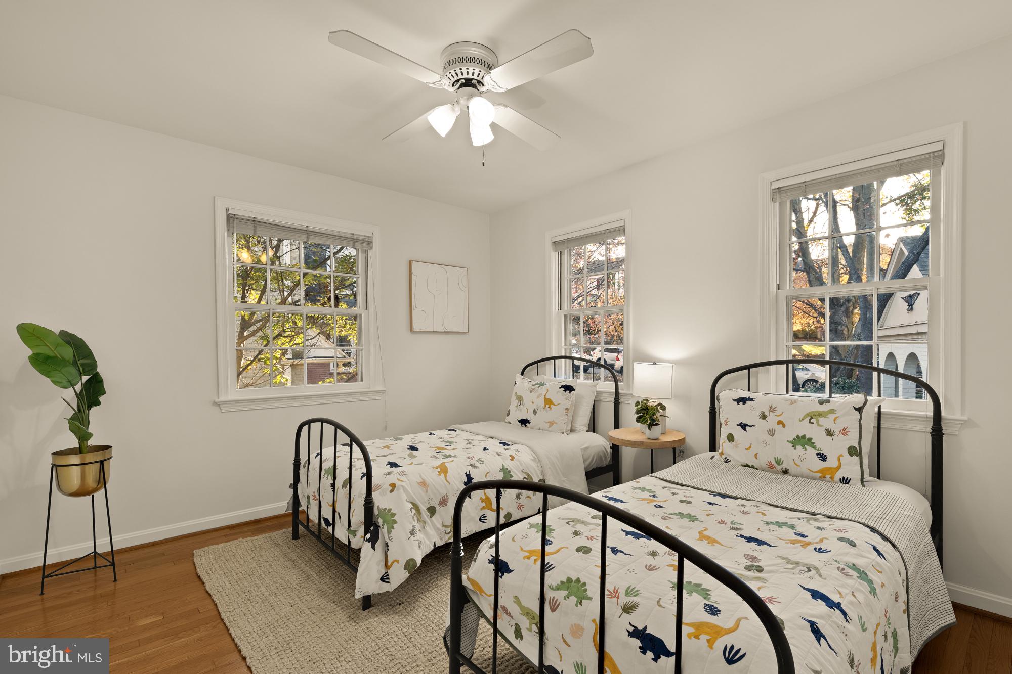 4939 CRESCENT STREET C18