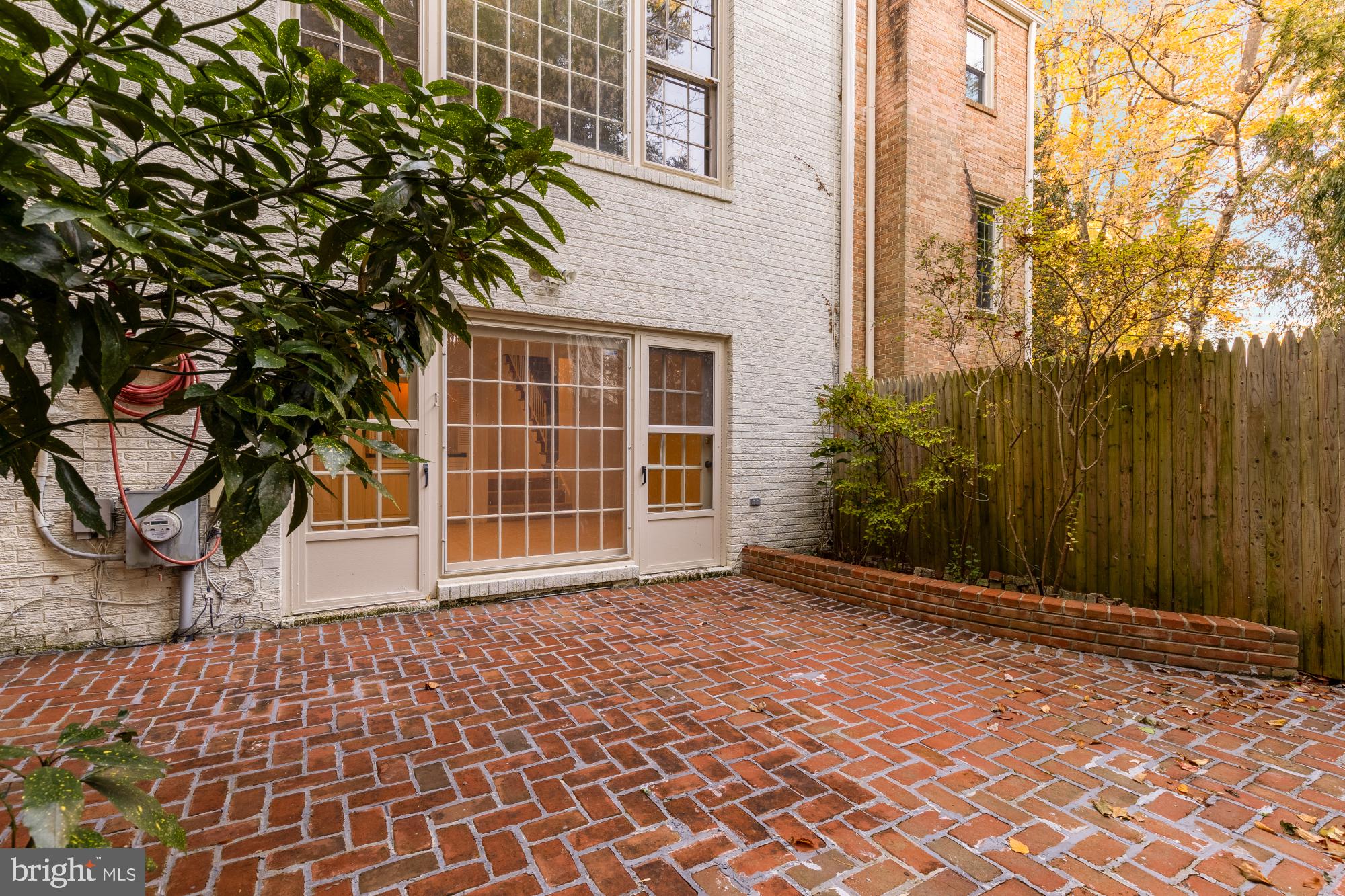 4939 CRESCENT STREET C18