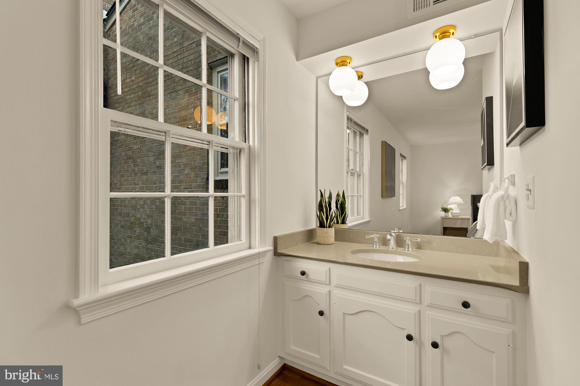 4939 CRESCENT STREET C18