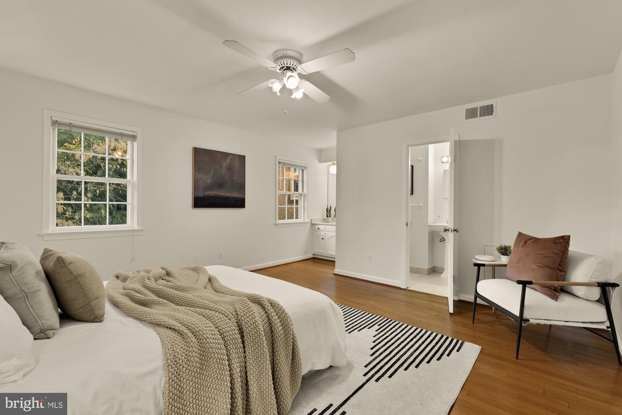 4939 CRESCENT STREET C18