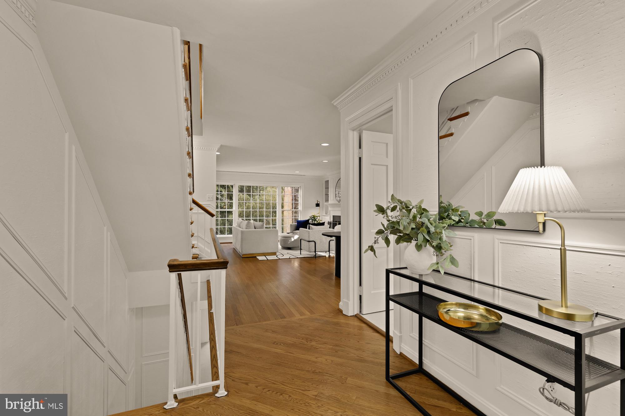 4939 CRESCENT STREET C18