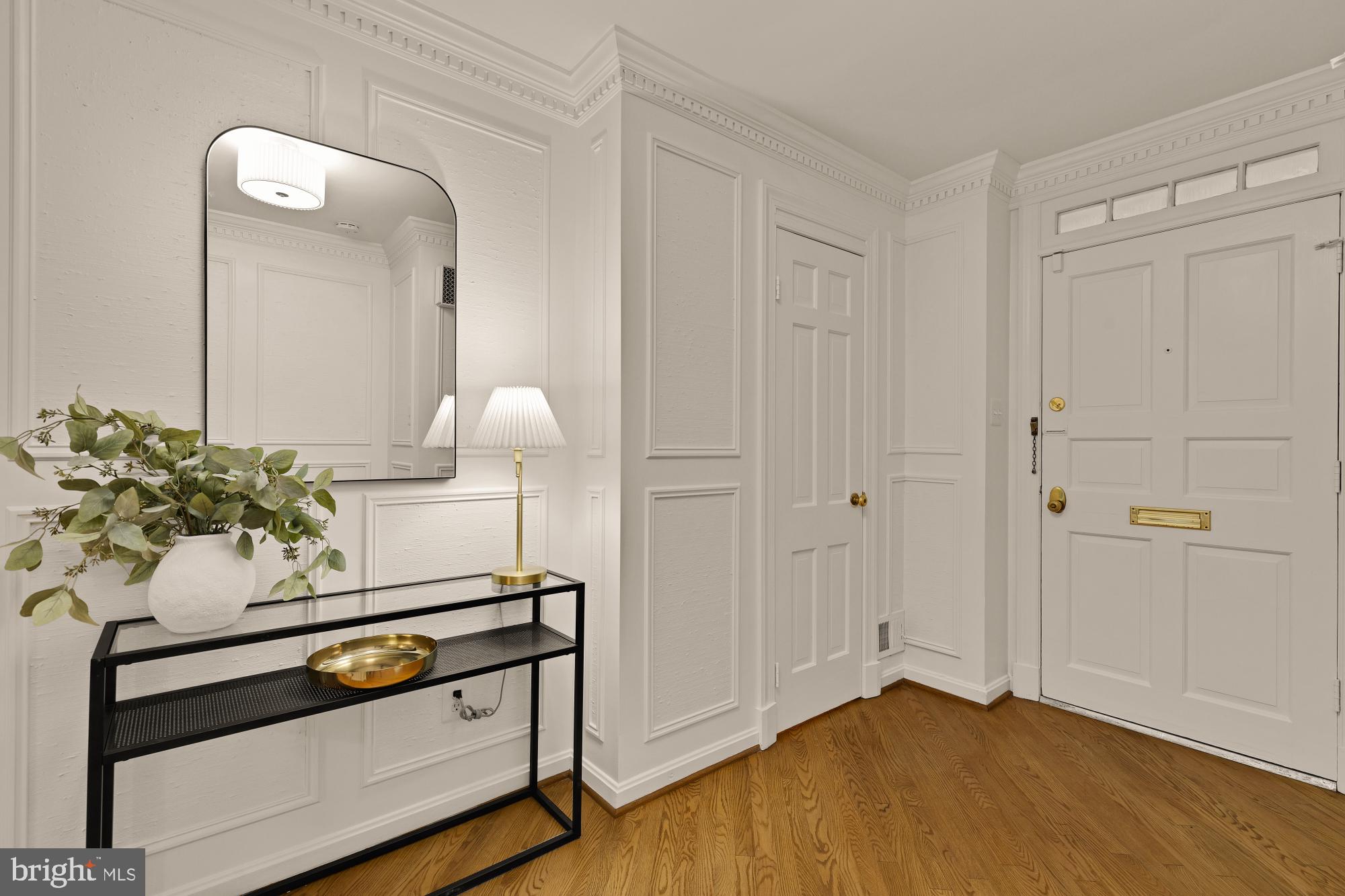 4939 CRESCENT STREET C18