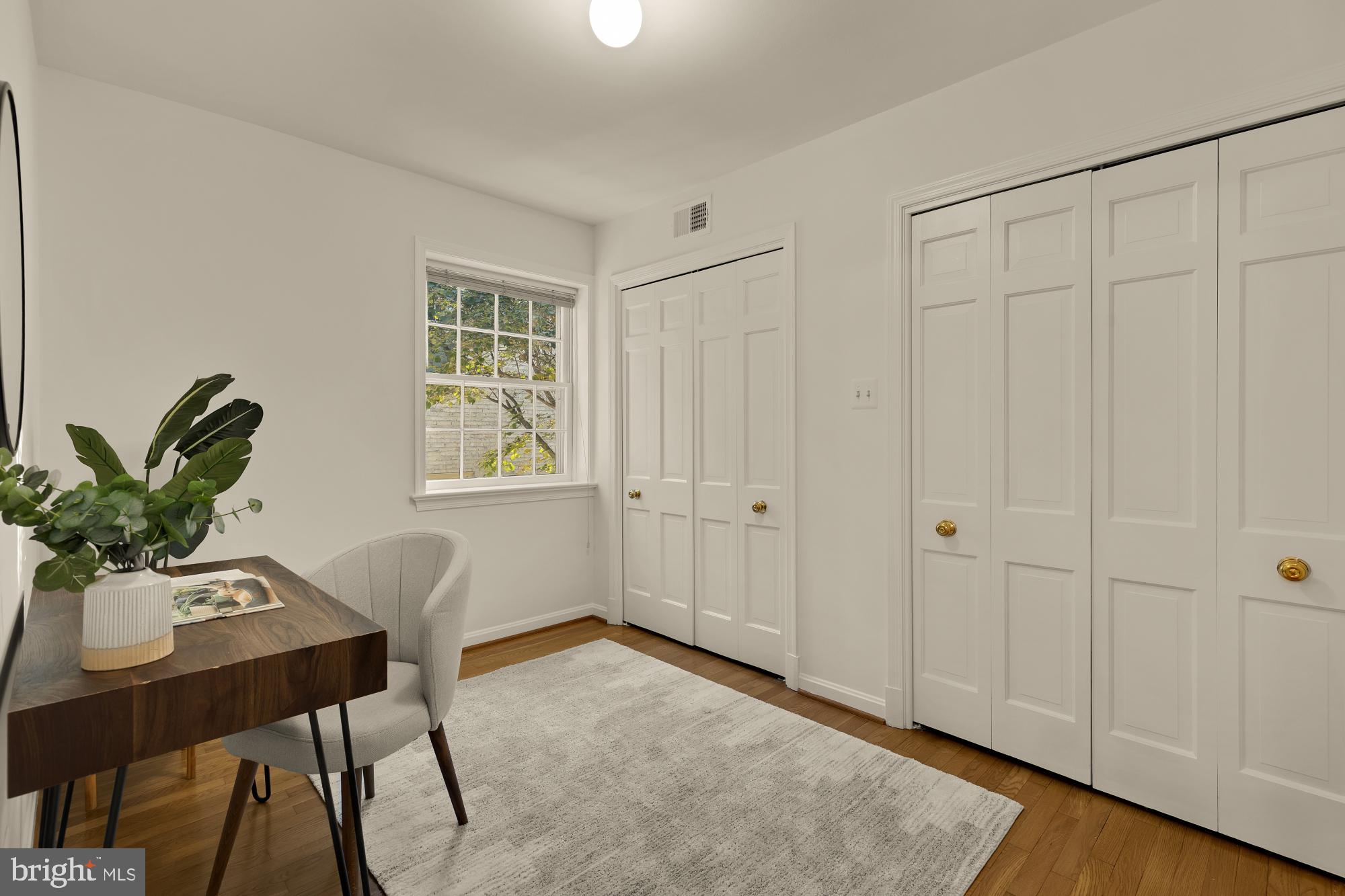 4939 CRESCENT STREET C18