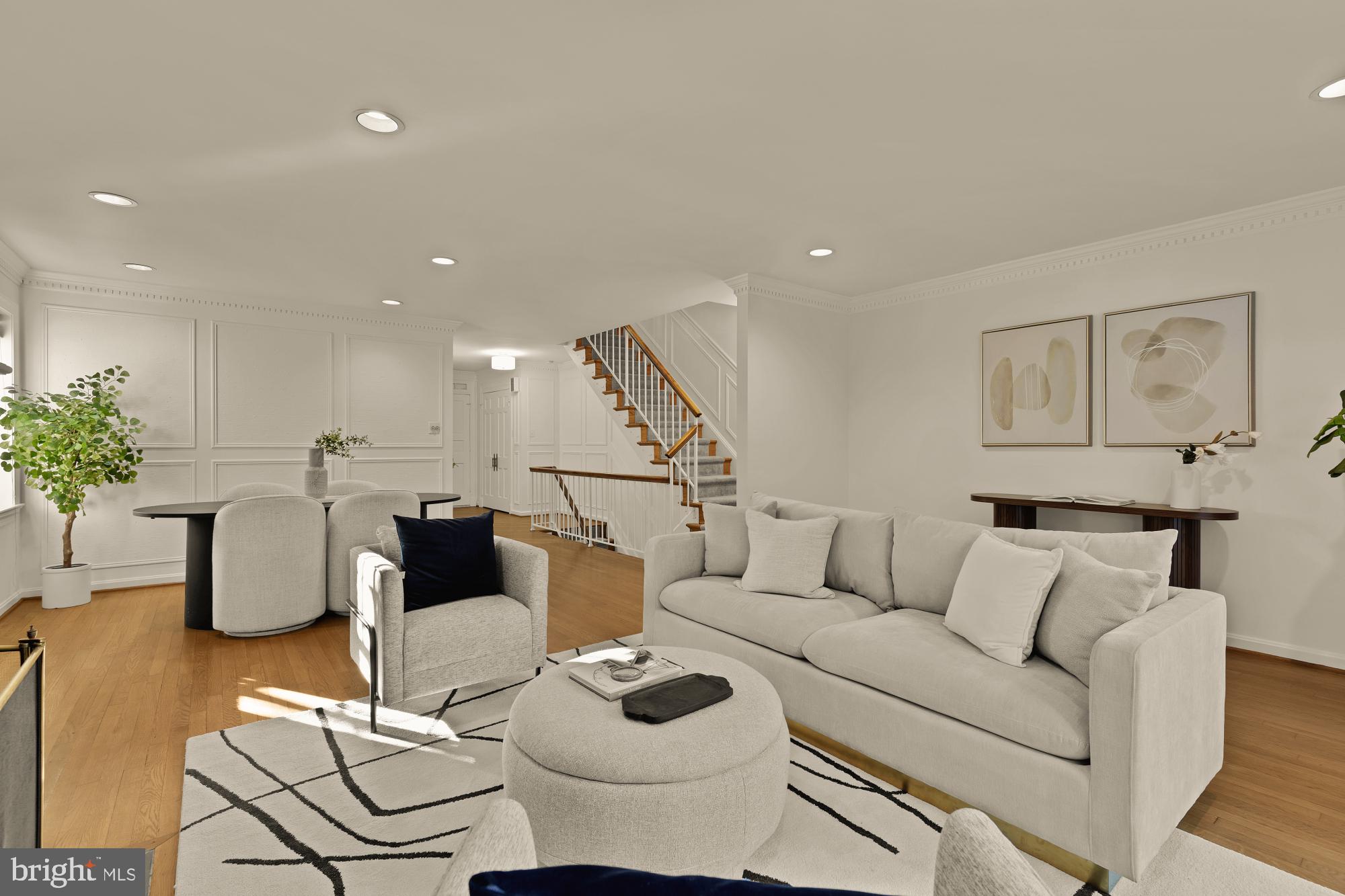 4939 CRESCENT STREET C18