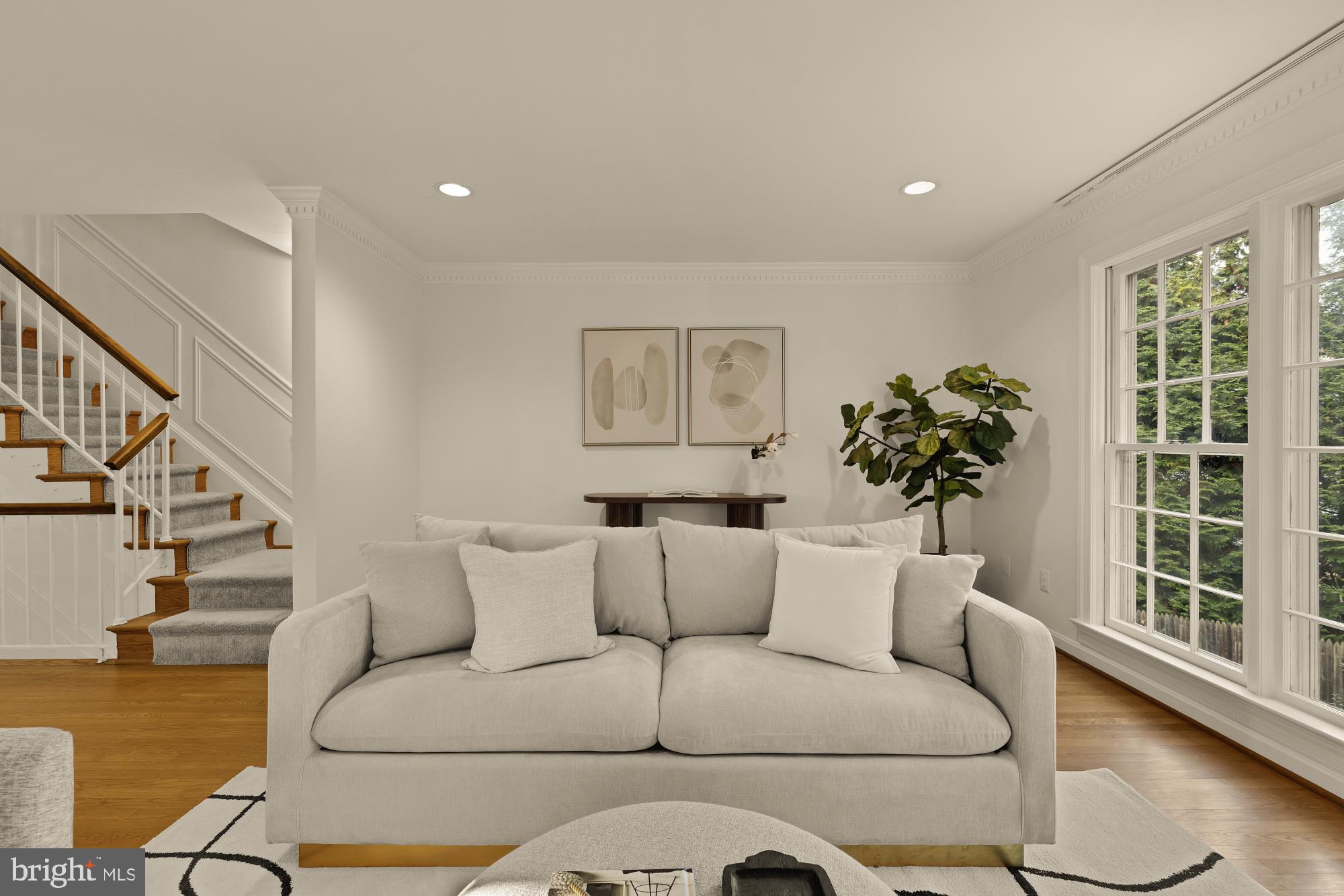 4939 CRESCENT STREET C18