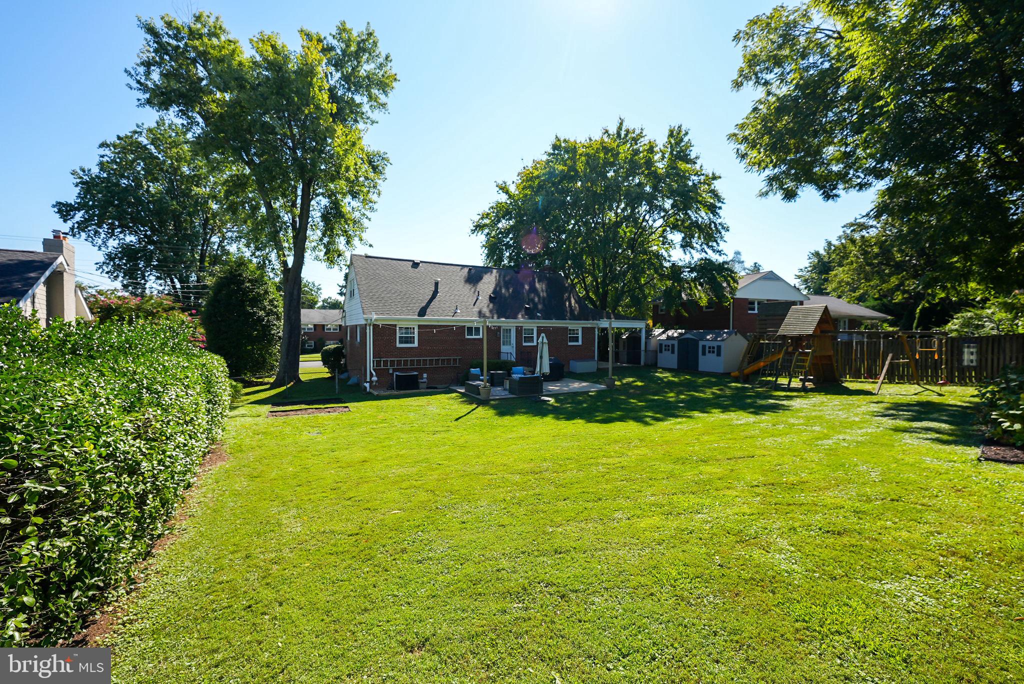 1404 Mayflower Dr