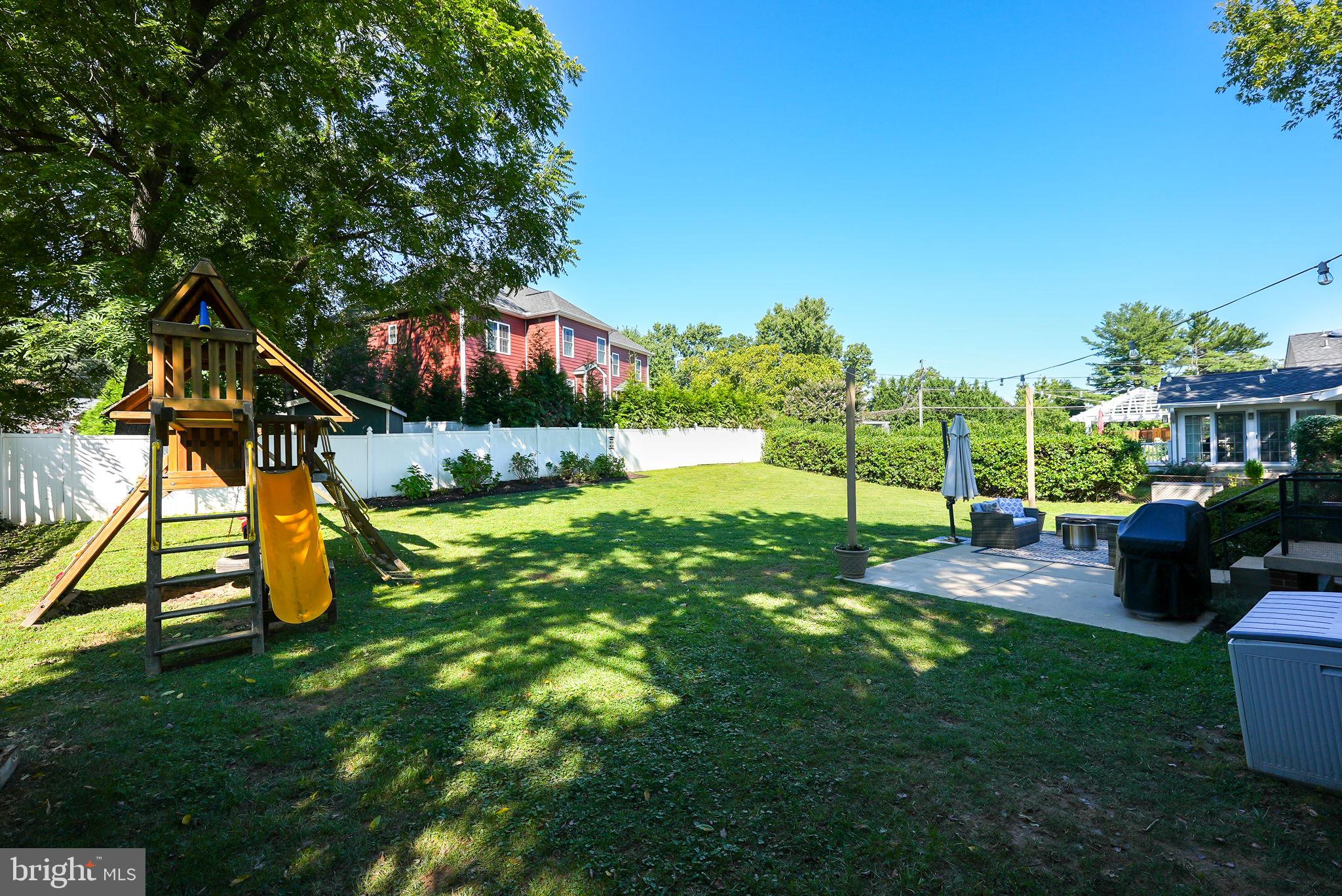 1404 Mayflower Dr
