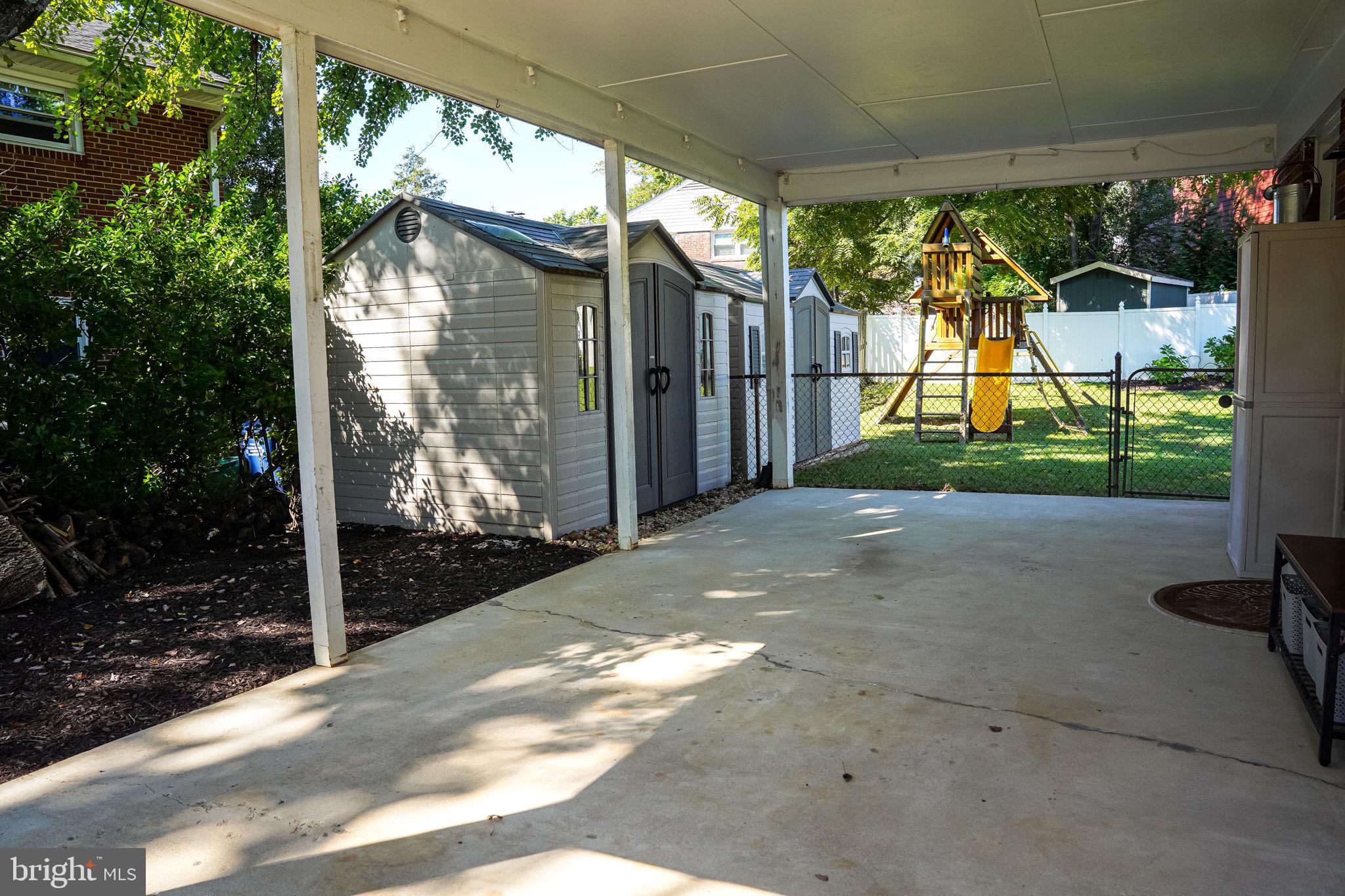 1404 Mayflower Dr