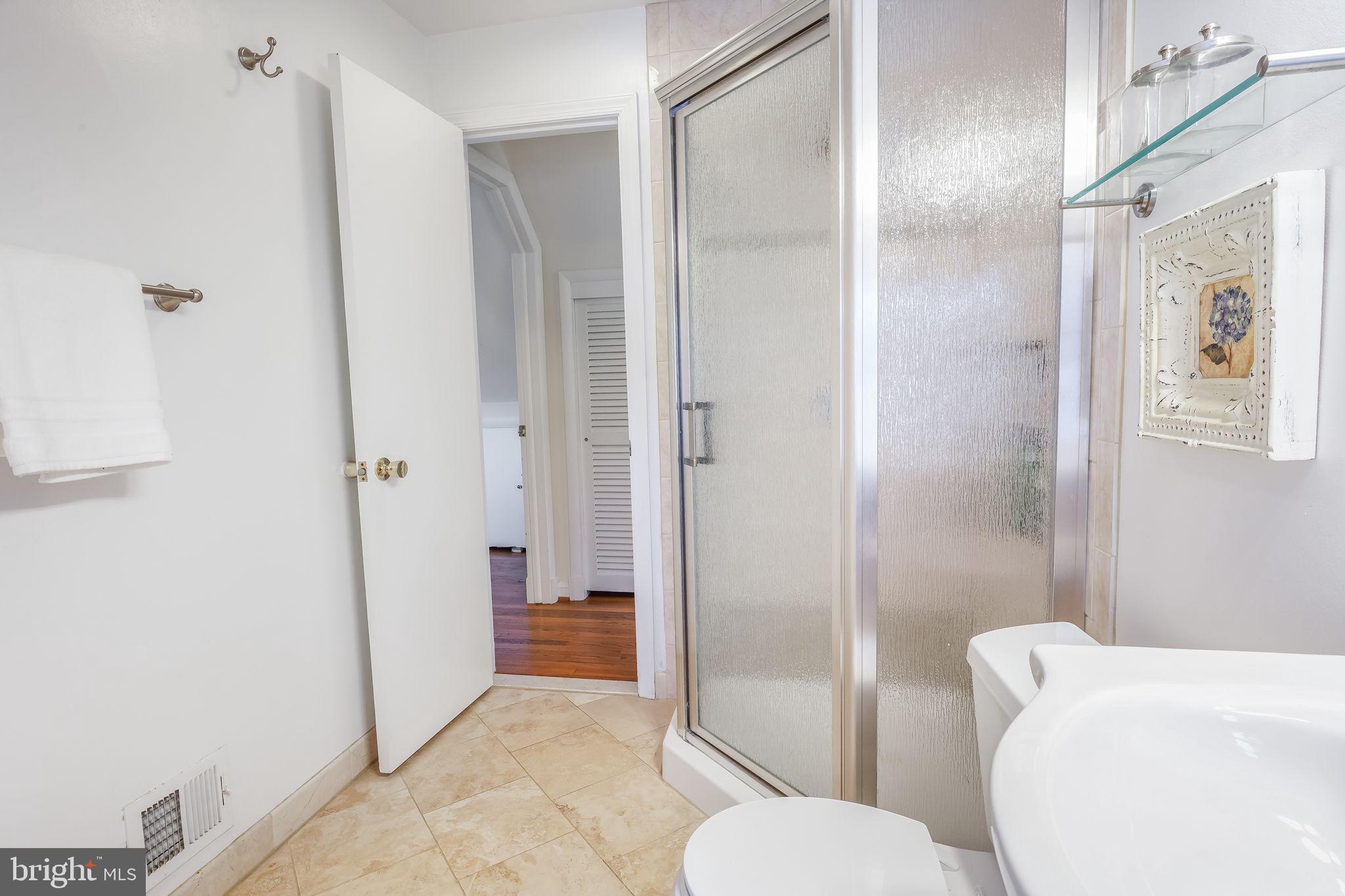1404 Mayflower Dr