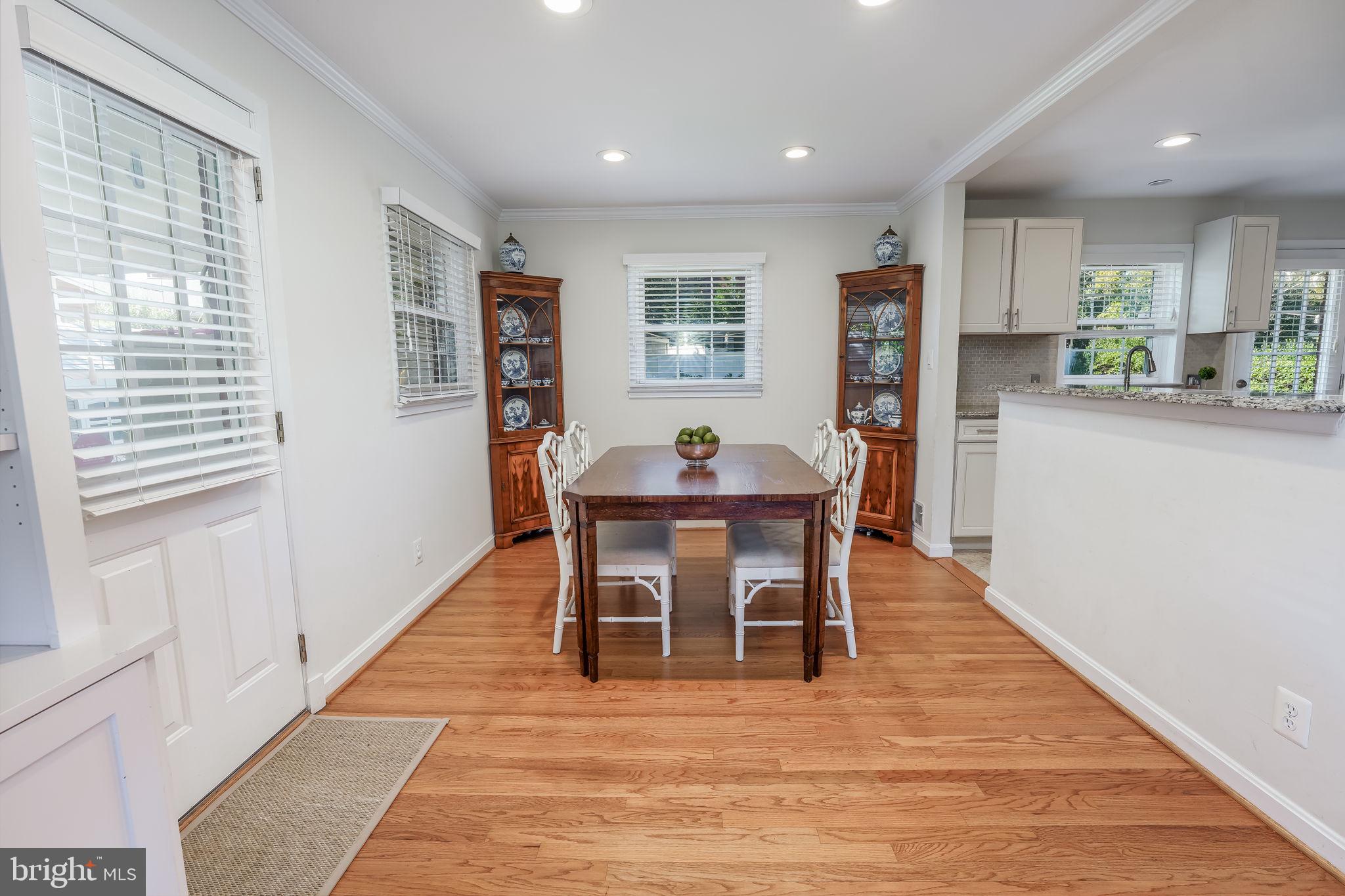1404 Mayflower Dr