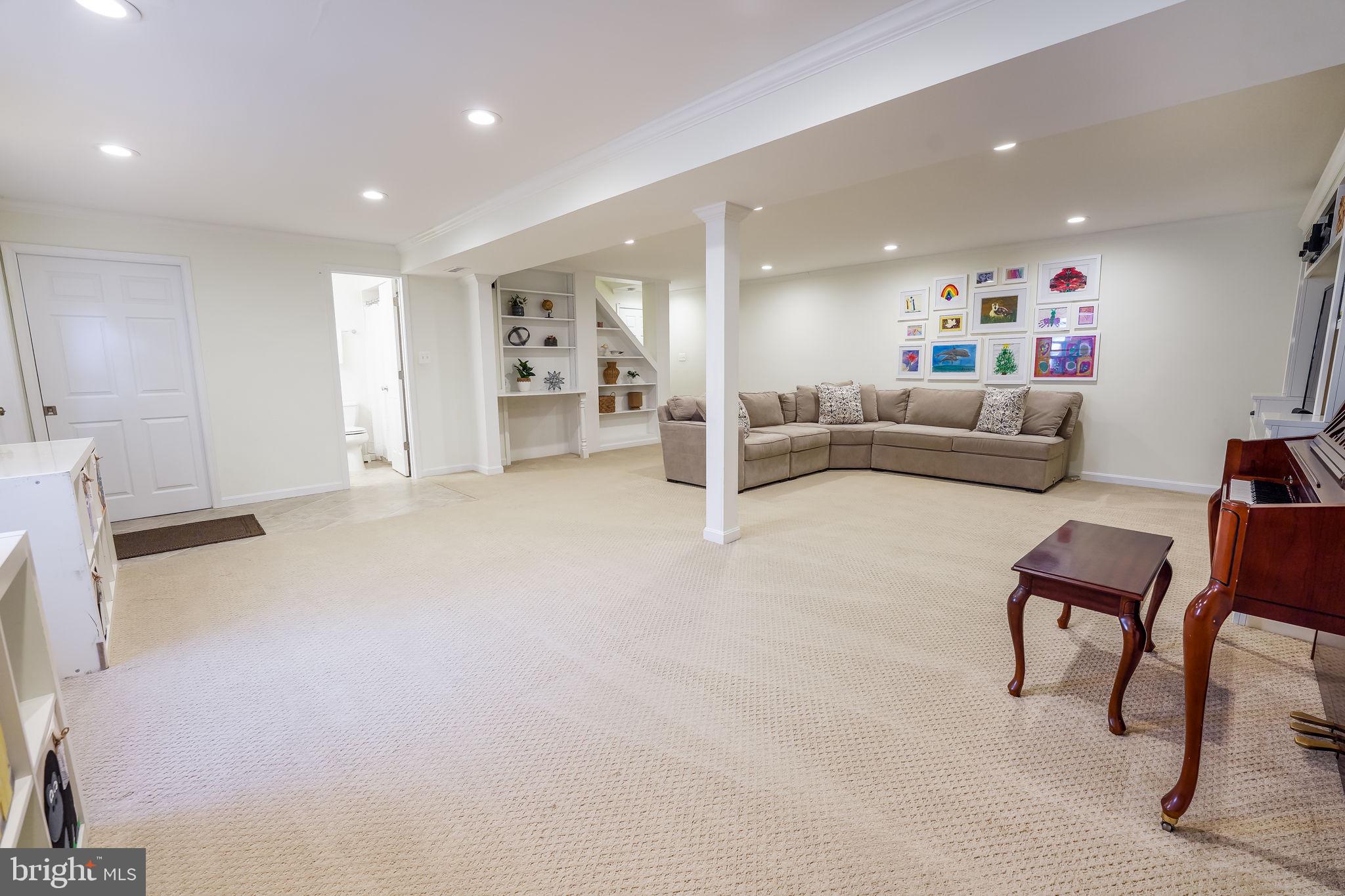 1404 Mayflower Dr