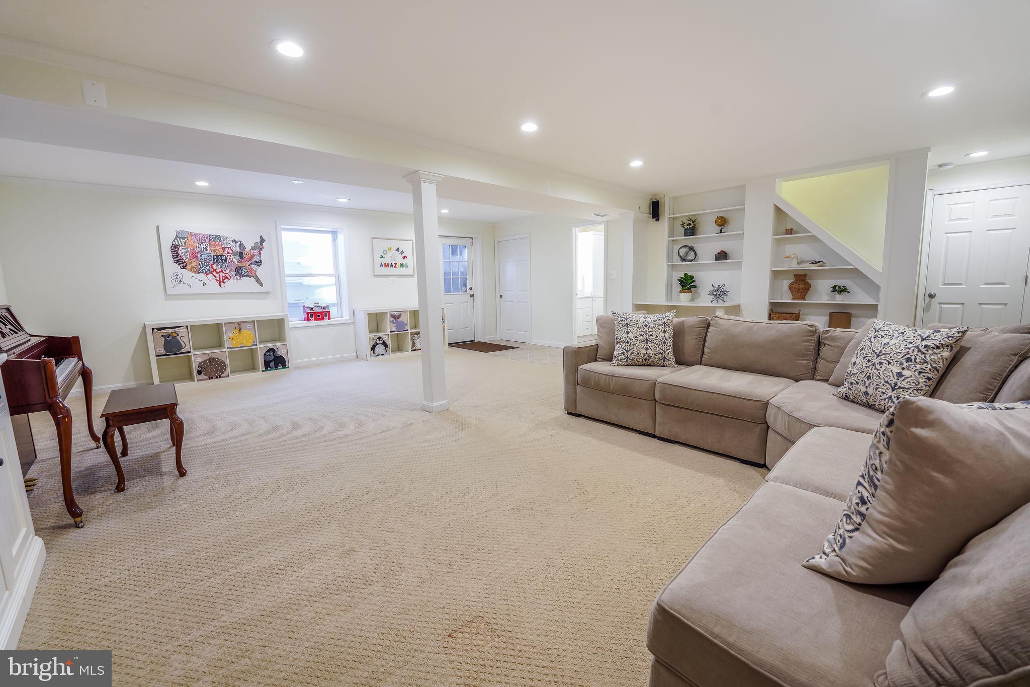 1404 Mayflower Dr