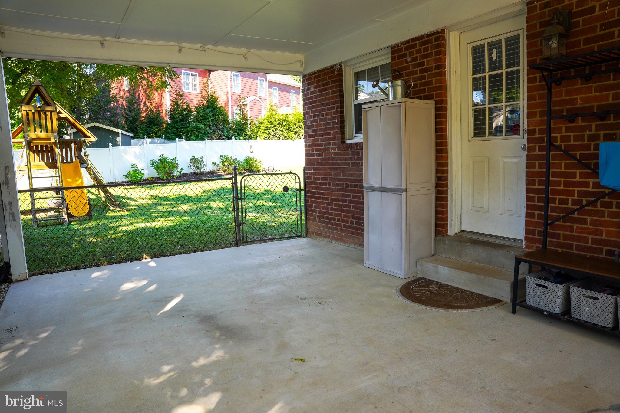 1404 Mayflower Dr