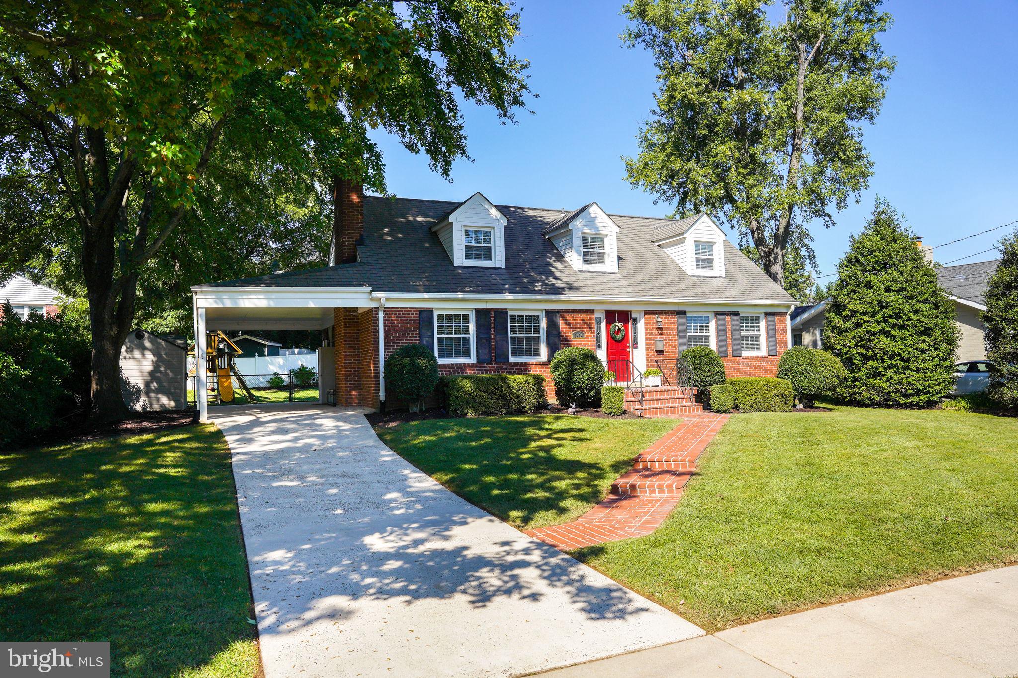 1404 Mayflower Dr