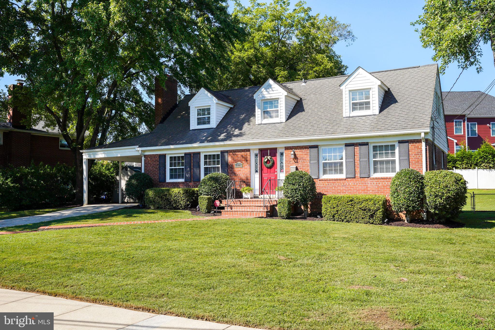 1404 Mayflower Dr