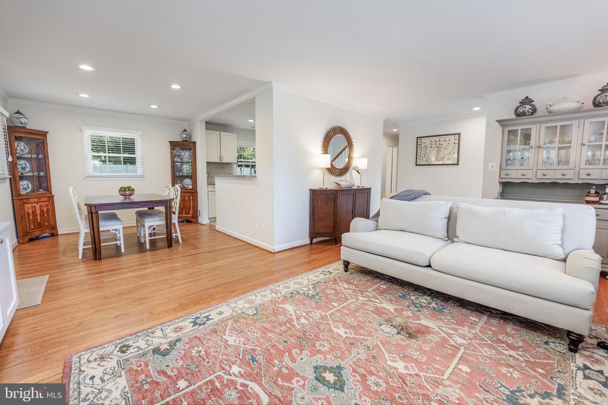 1404 Mayflower Dr