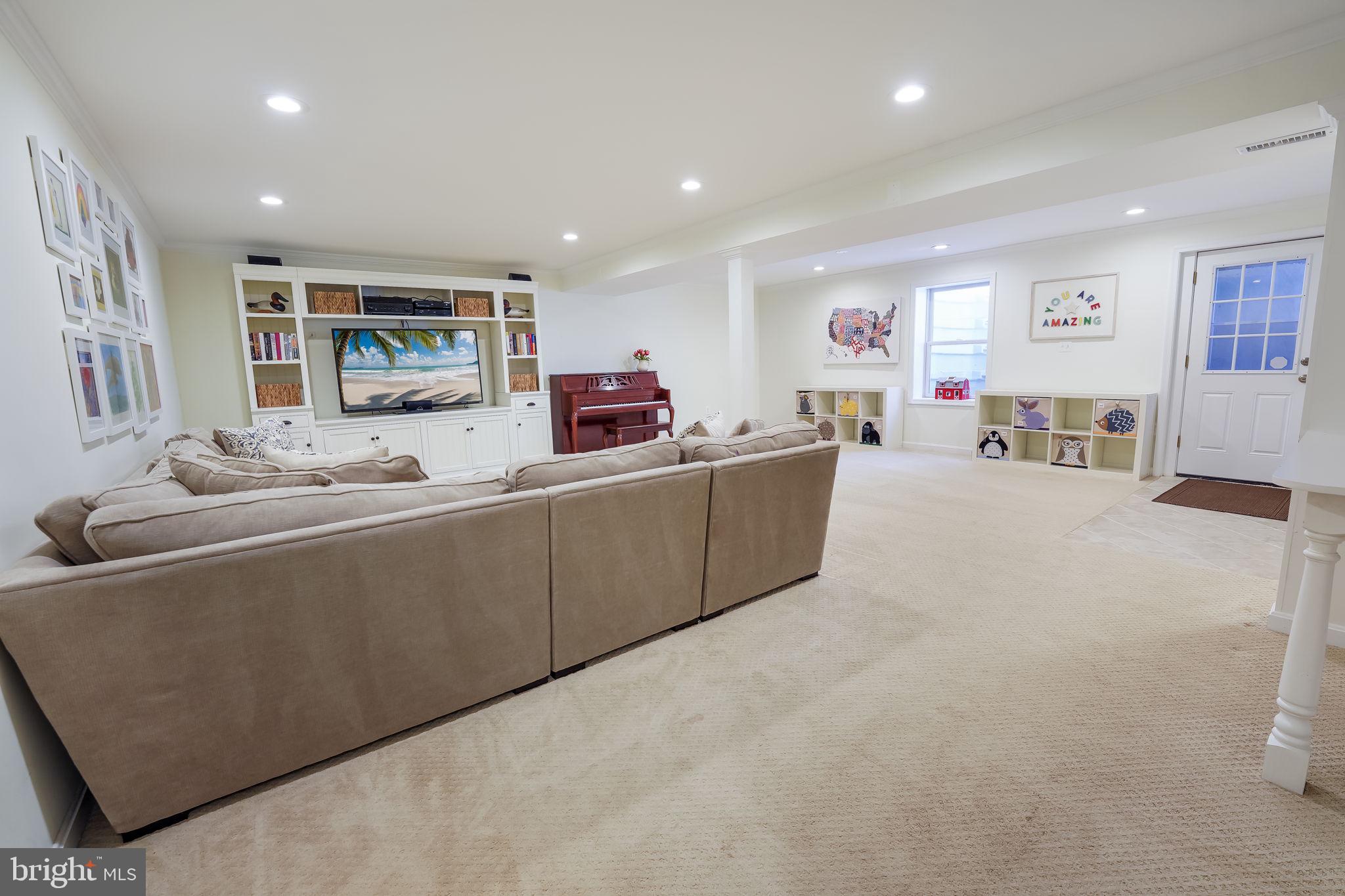 1404 Mayflower Dr
