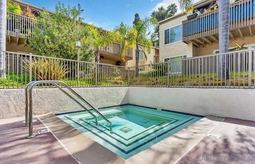 8929 Villa La Jolla Dr. Unit F