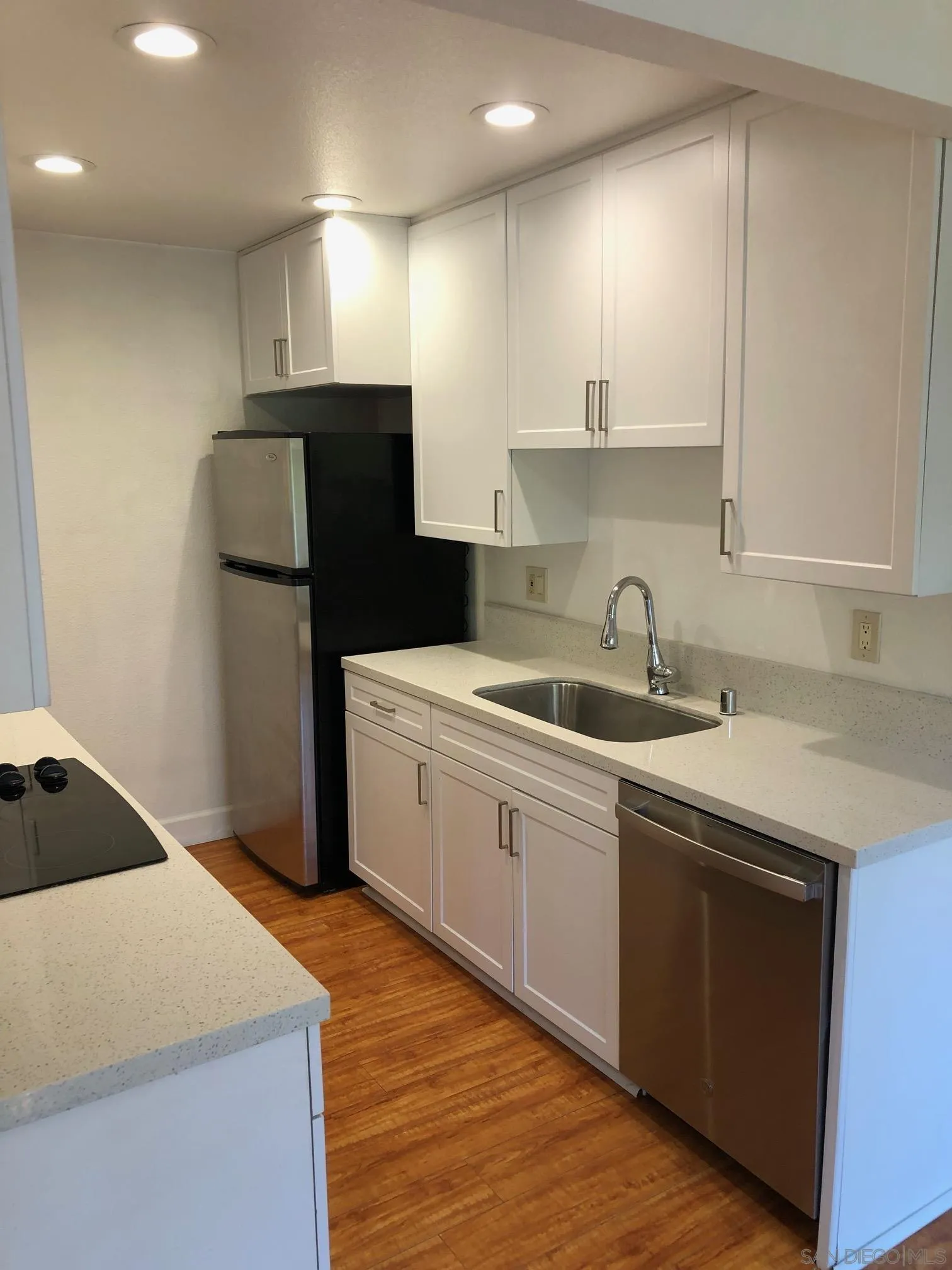 8929 Villa La Jolla Dr. Unit F