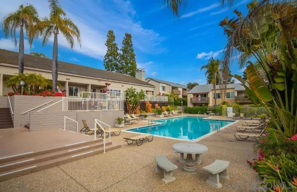 8929 Villa La Jolla Dr. Unit F
