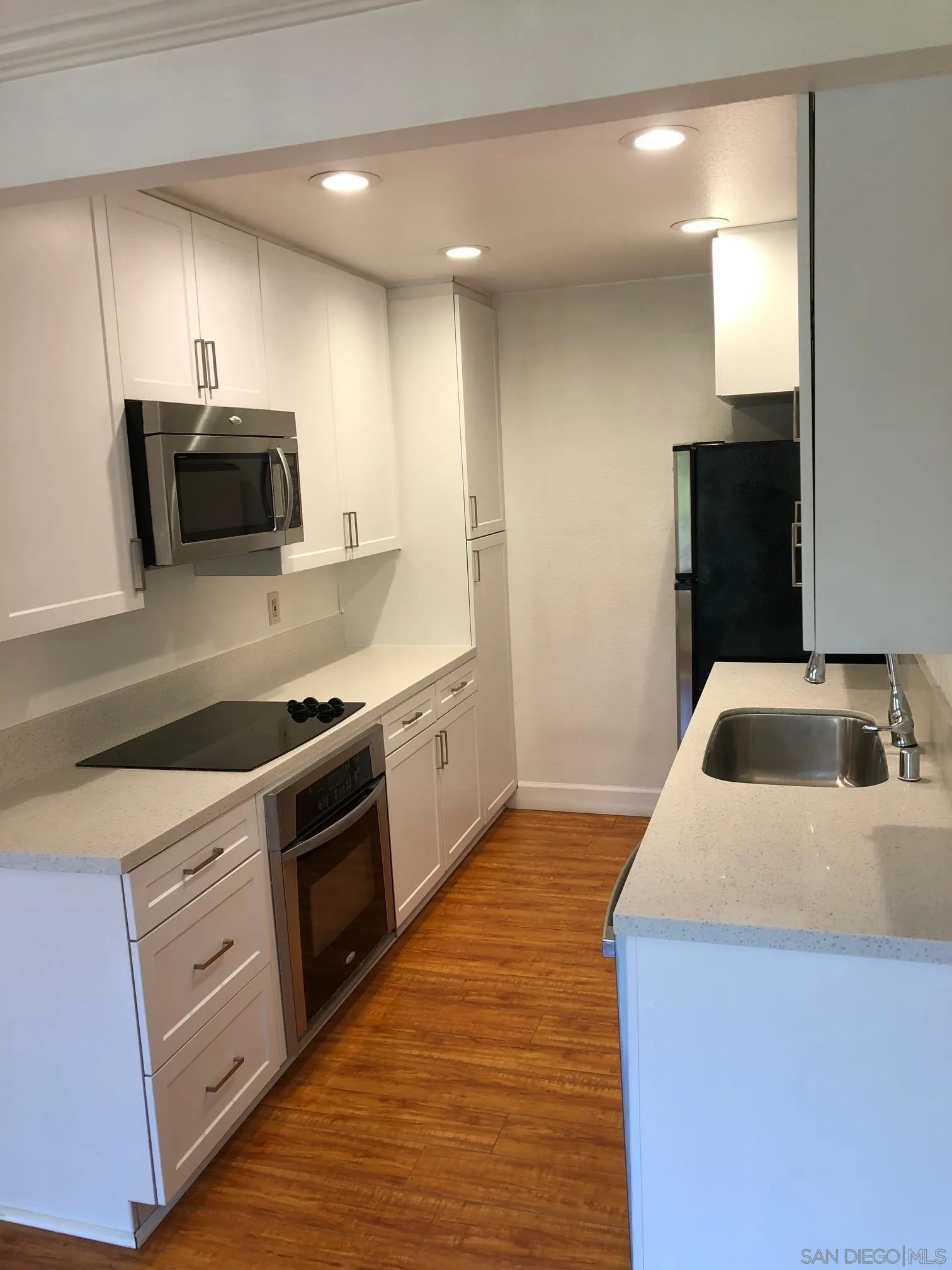 8929 Villa La Jolla Dr. Unit F