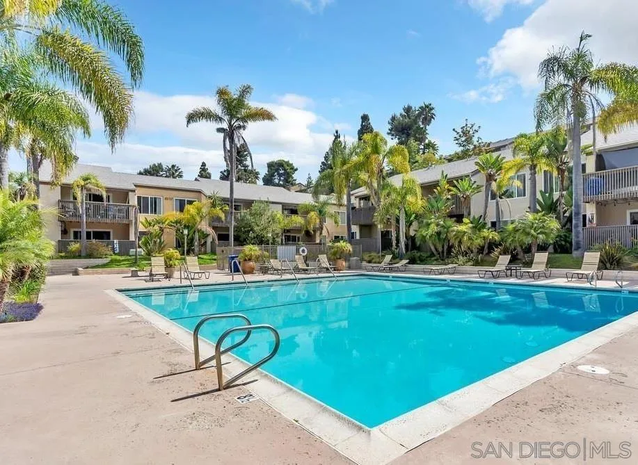 8929 Villa La Jolla Dr. Unit F