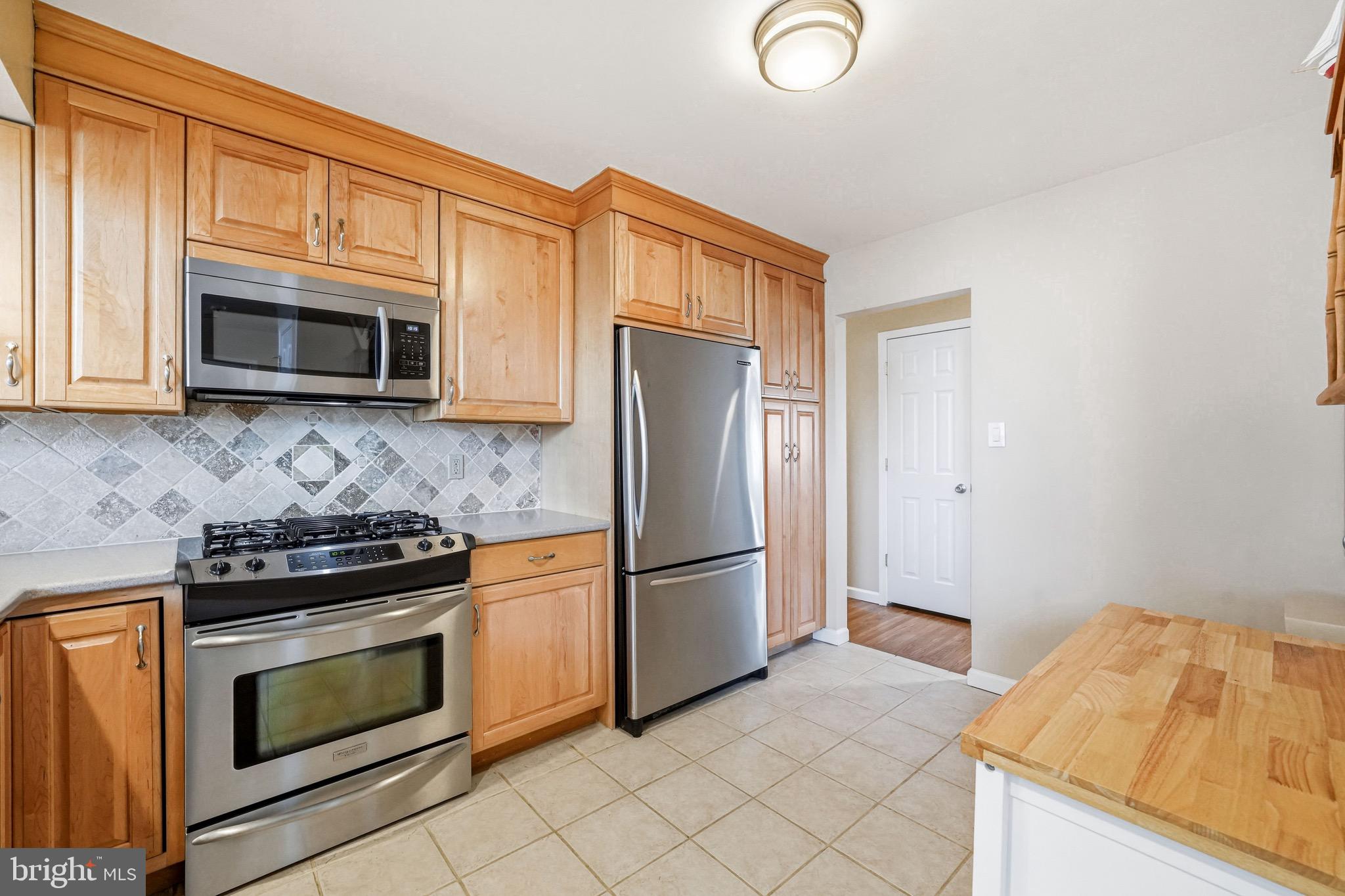 1038 ESTATES BOULEVARD