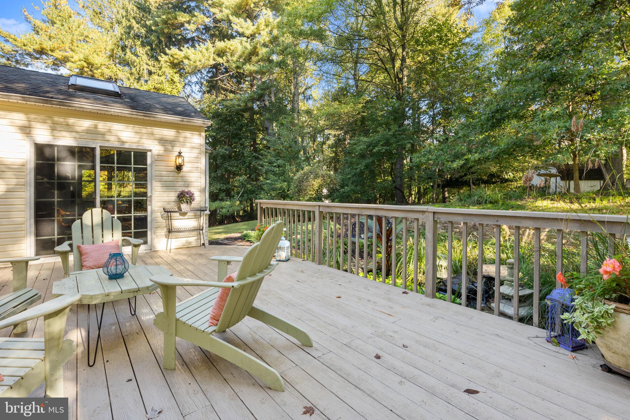 15 Pebble Woods Dr N