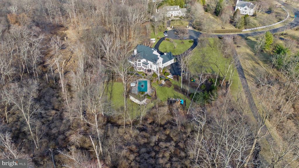 17 Greenbriar Cir