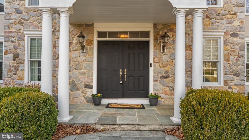 17 Greenbriar Cir