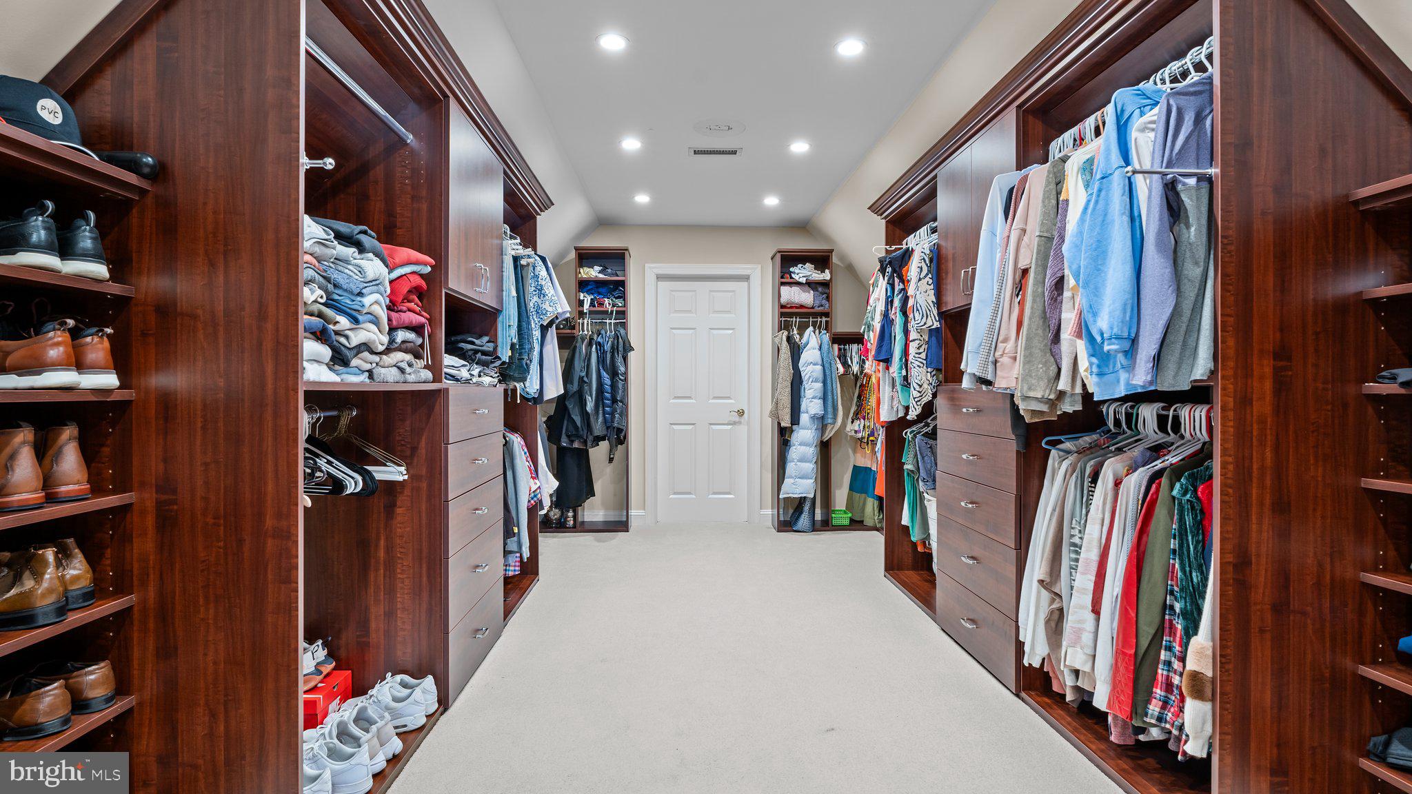 17 Greenbriar Cir
